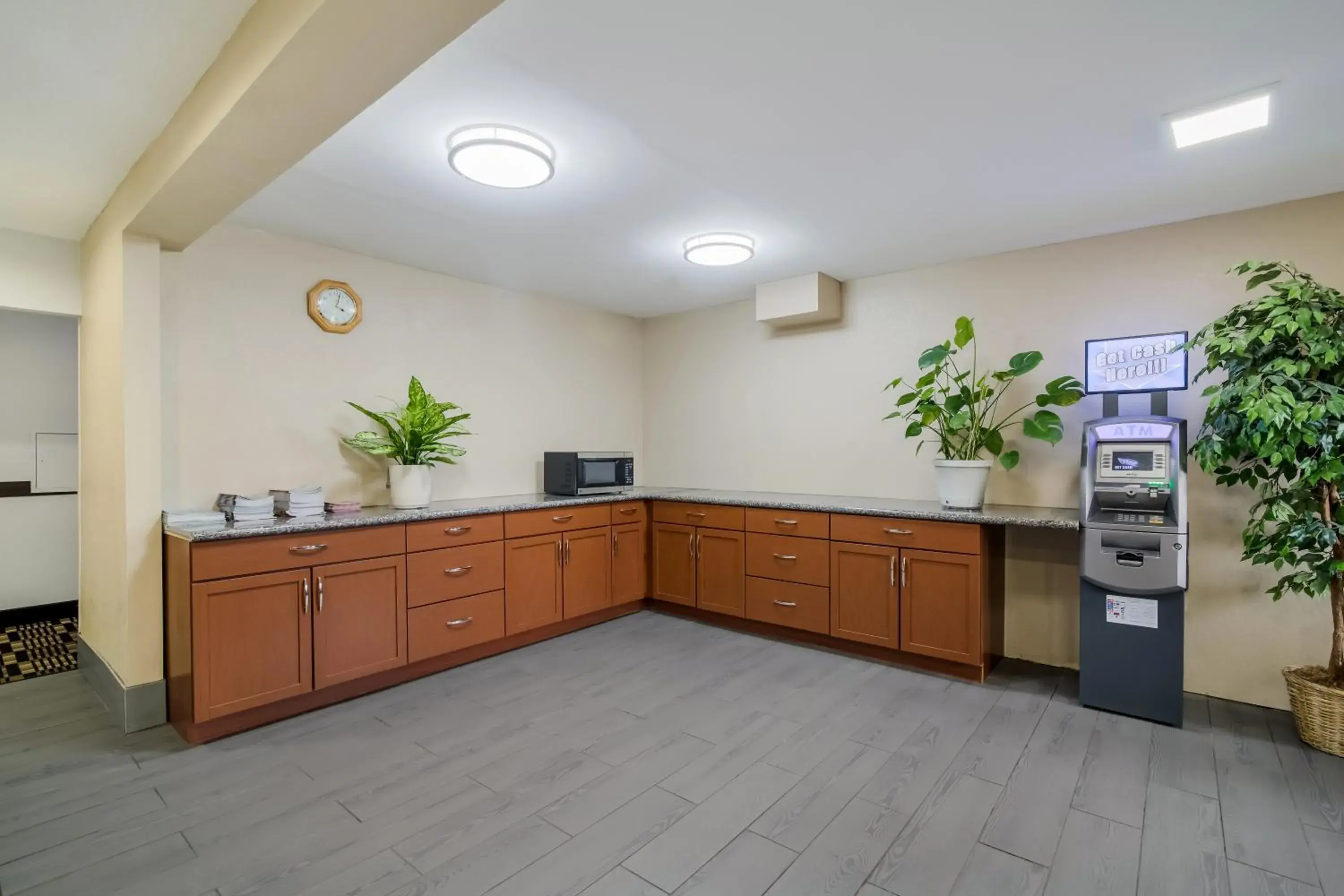 Lobby or reception, Kitchen/Kitchenette in Americas Best Value Inn Fargo