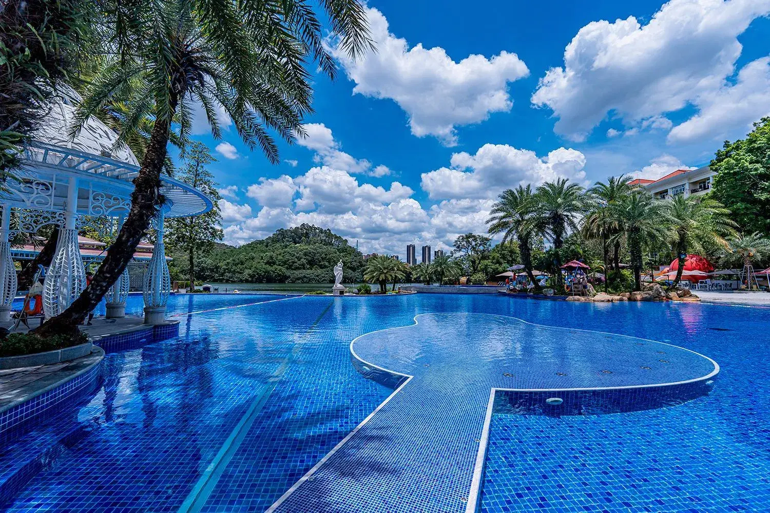 Pool view, Swimming Pool in Goodview Hotel Sangem Tangxia