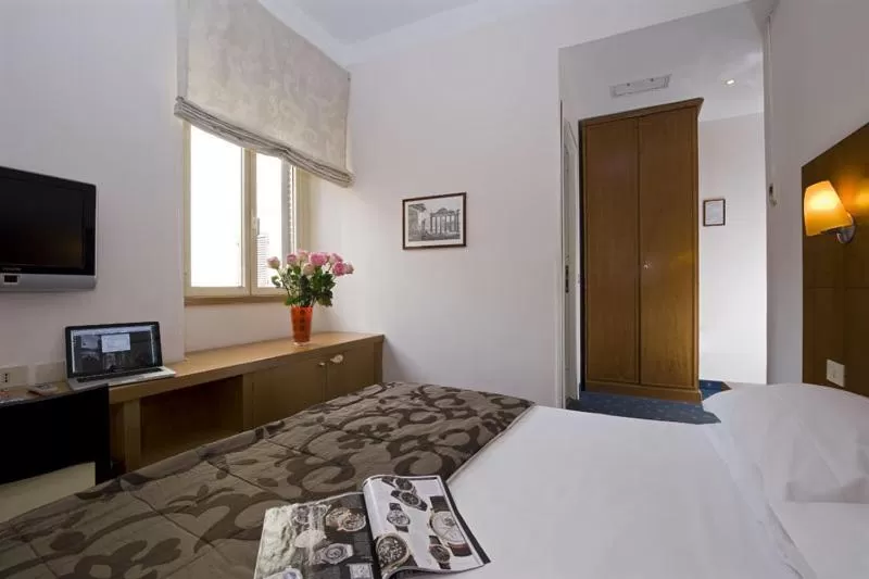 Photo of the whole room, Bed in Hotel De Petris