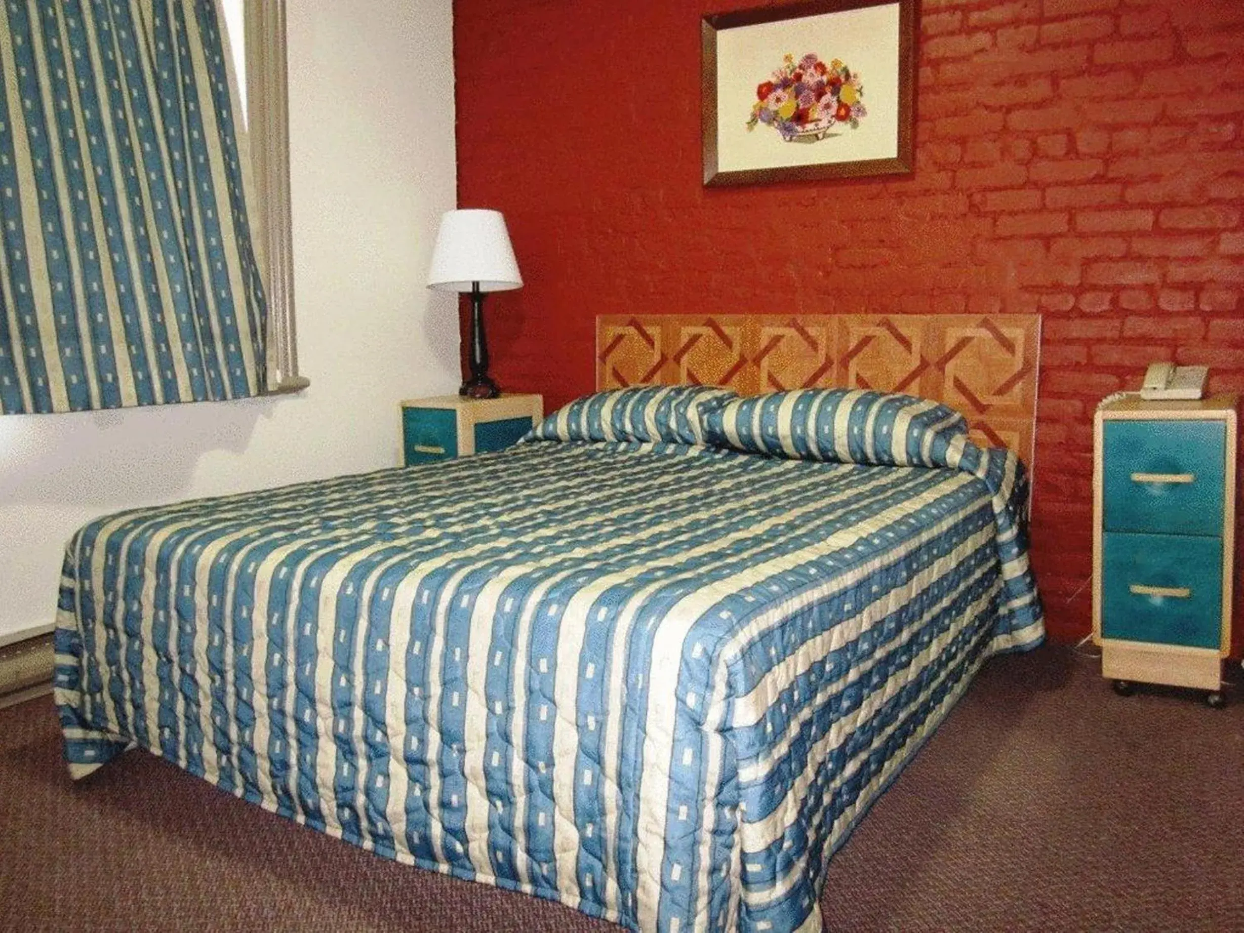 Bed in Hotel Ste-Catherine