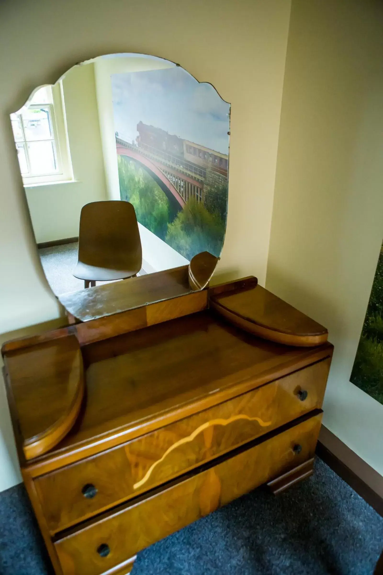 Bedroom, TV/Entertainment Center in The Golden Lion Inn