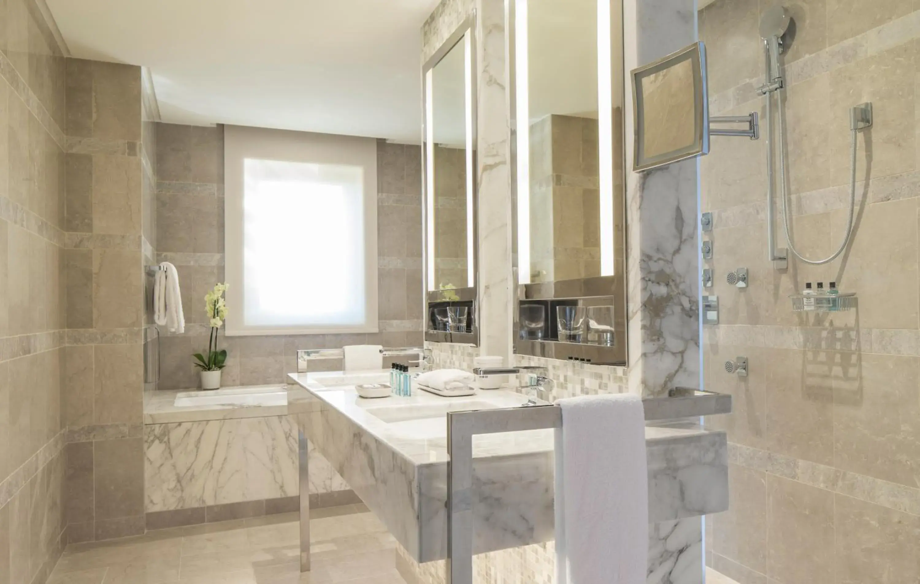 Deluxe King Room Garden View in Four Seasons Hotel Tunis Deluxe King Room Garden View in Four Seasons Hotel Tunis