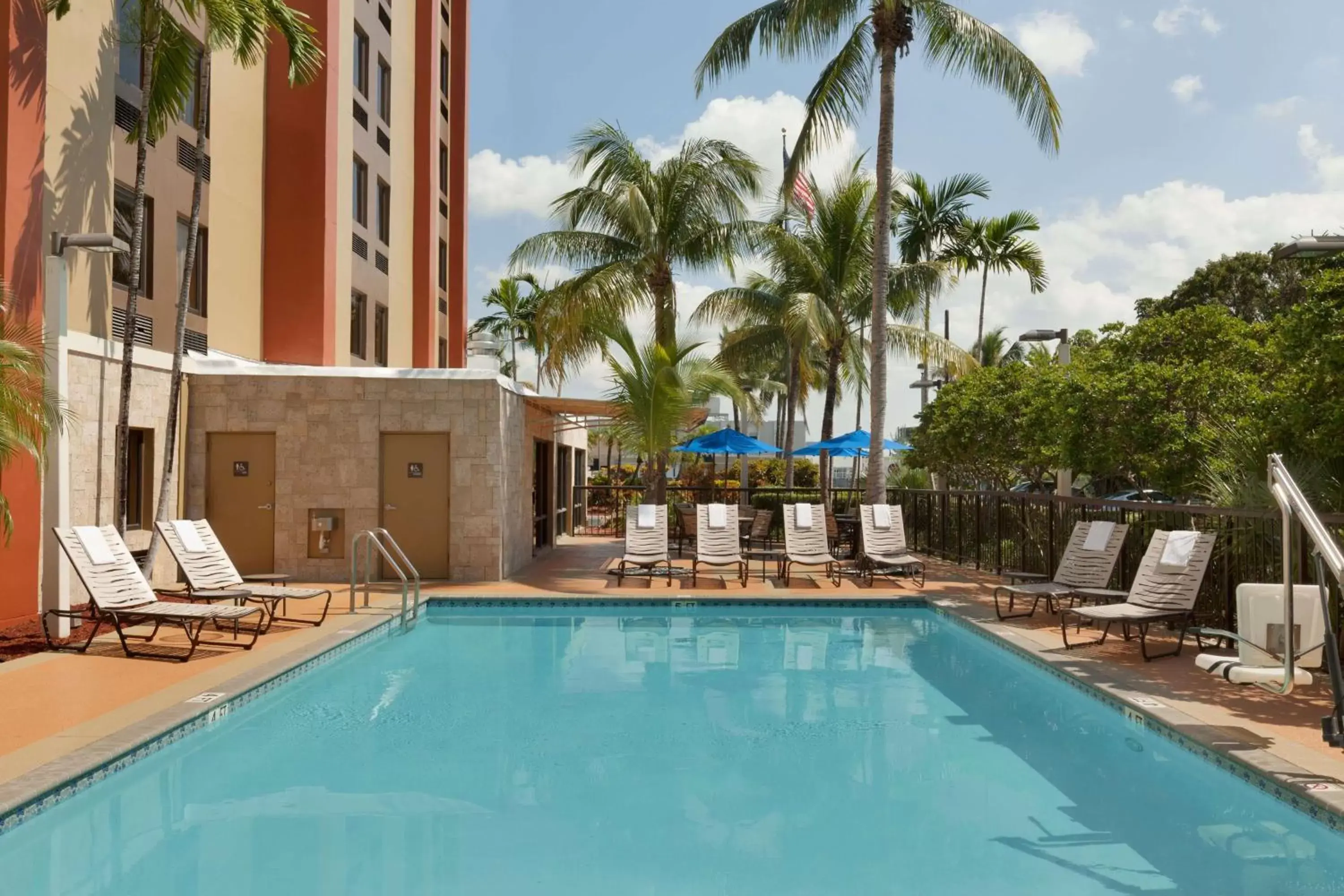 Pool view, Swimming Pool in Hampton Inn Miami-Airport West