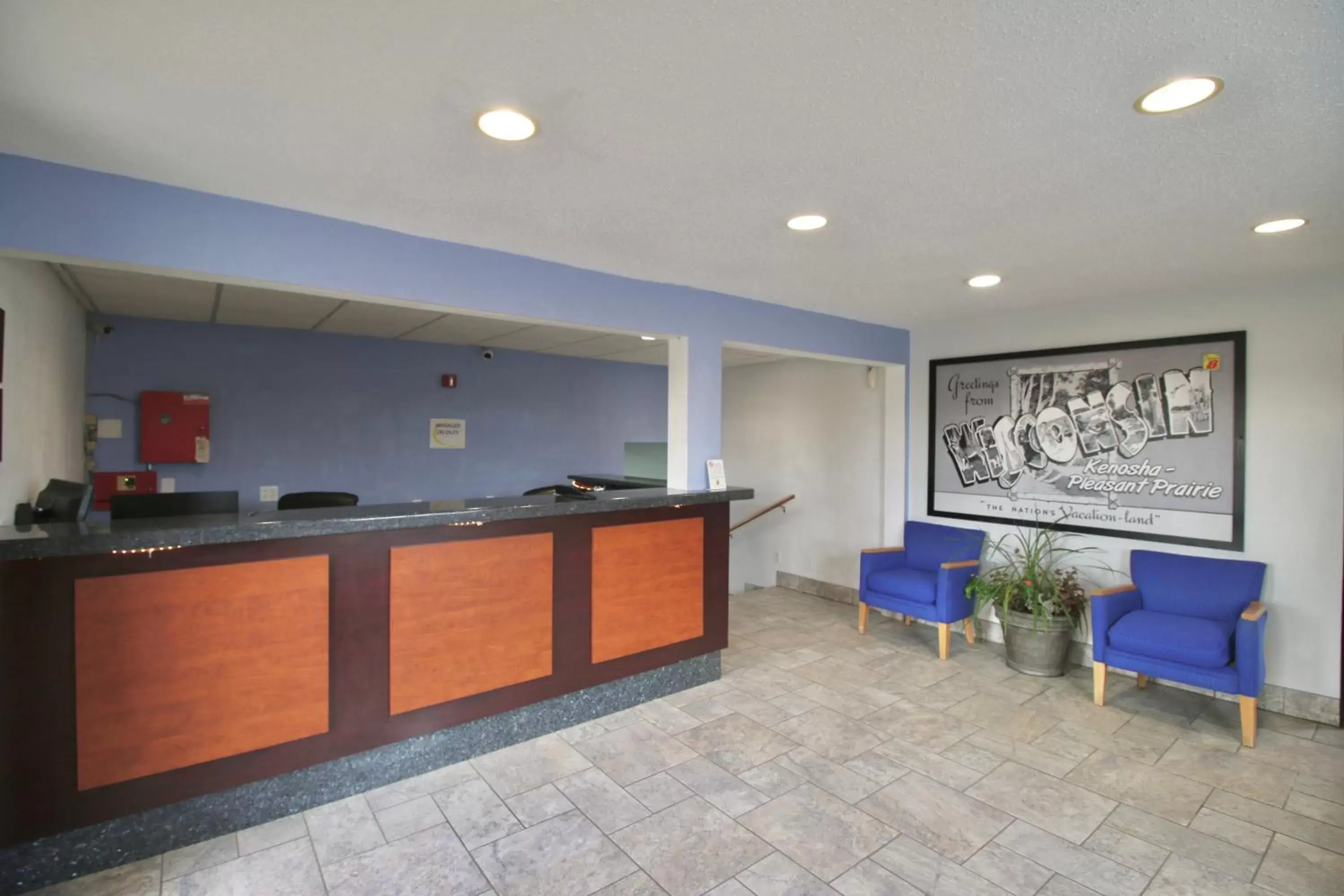 Lobby/Reception in Super 8 by Wyndham Kenosha/Pleasant Prairie