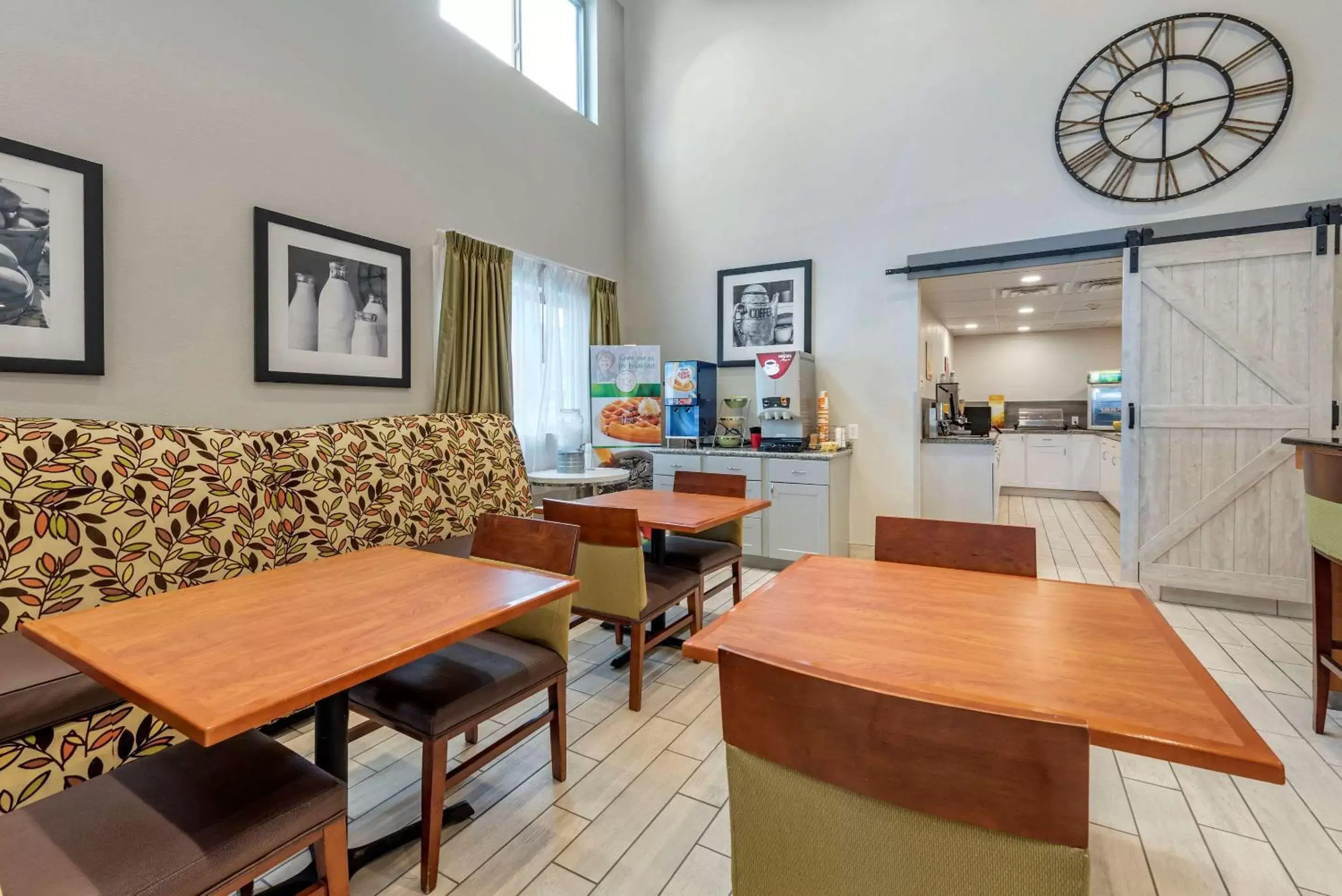 Restaurant/places to eat, Dining Area in Quality Inn & Suites Evansville Downtown