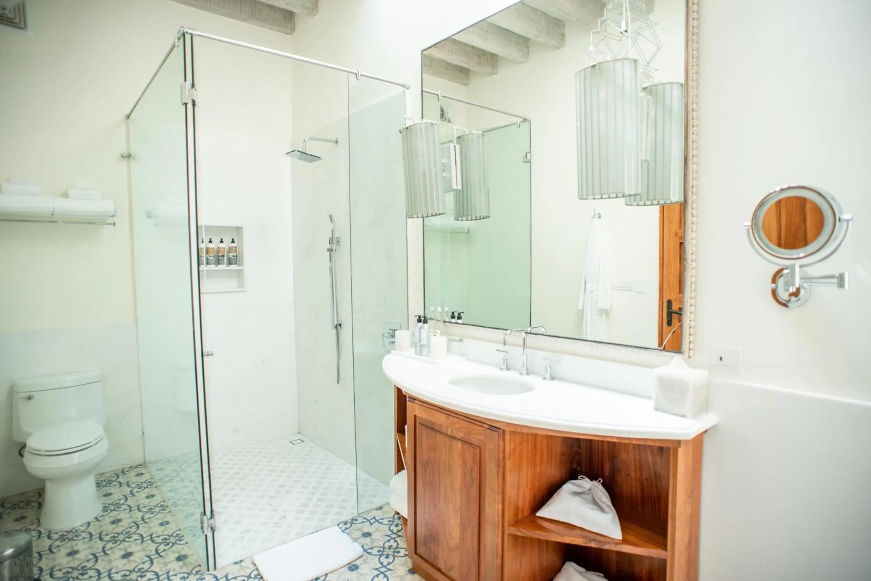 Bathroom in HOTEL CASA BLANCA 7