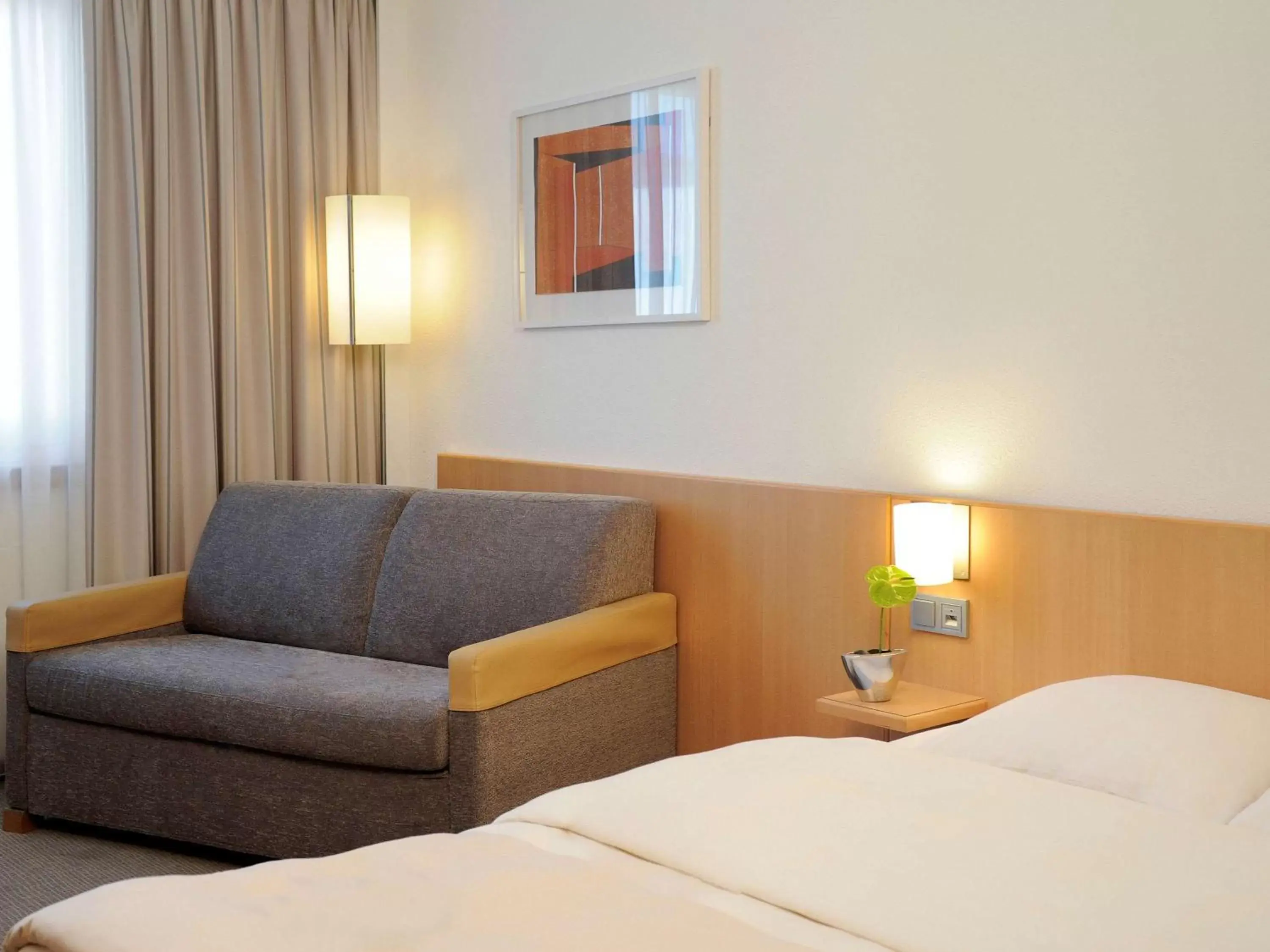 Photo of the whole room, Bed in Novotel Düsseldorf City West