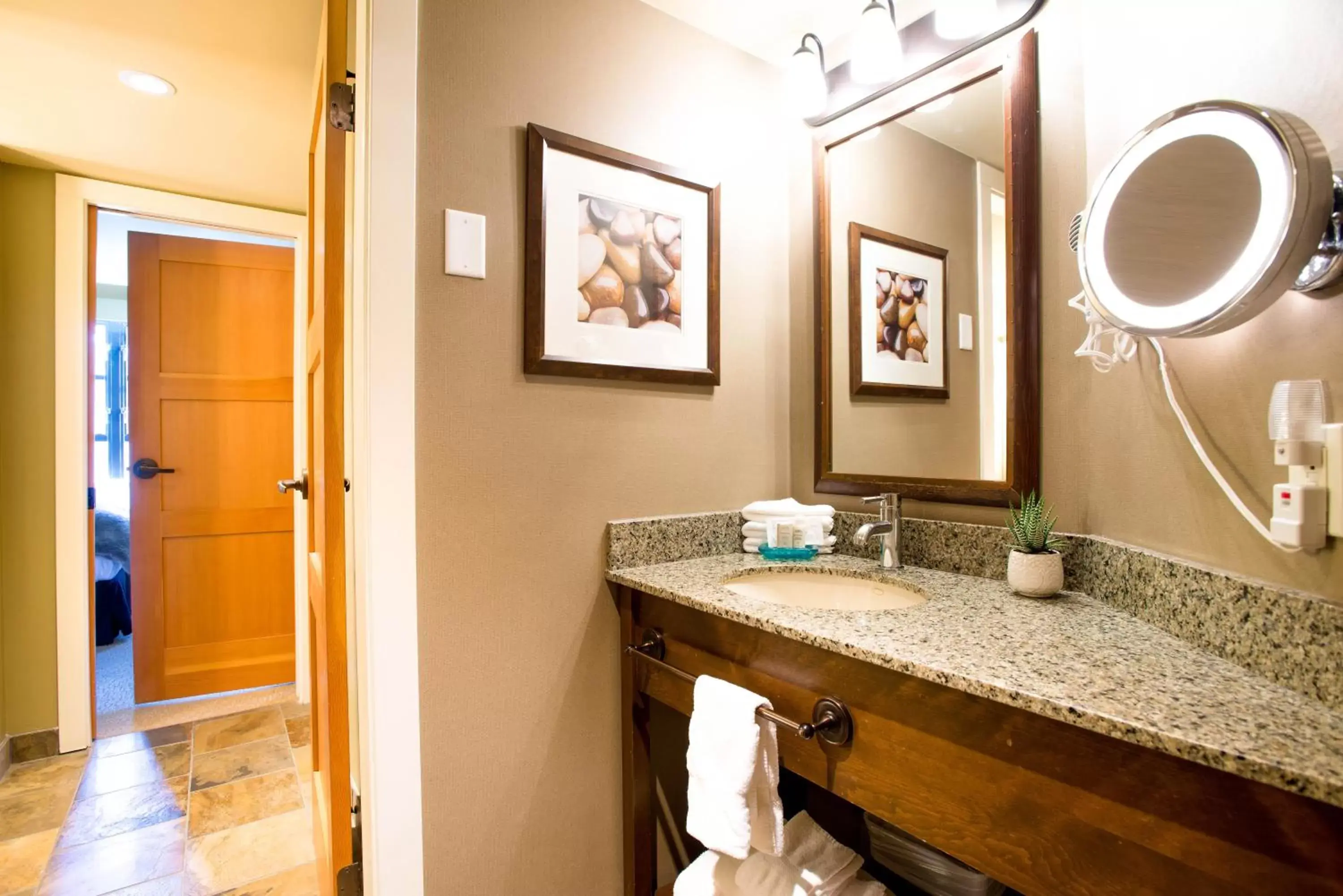 Bathroom in Sundial Hotel