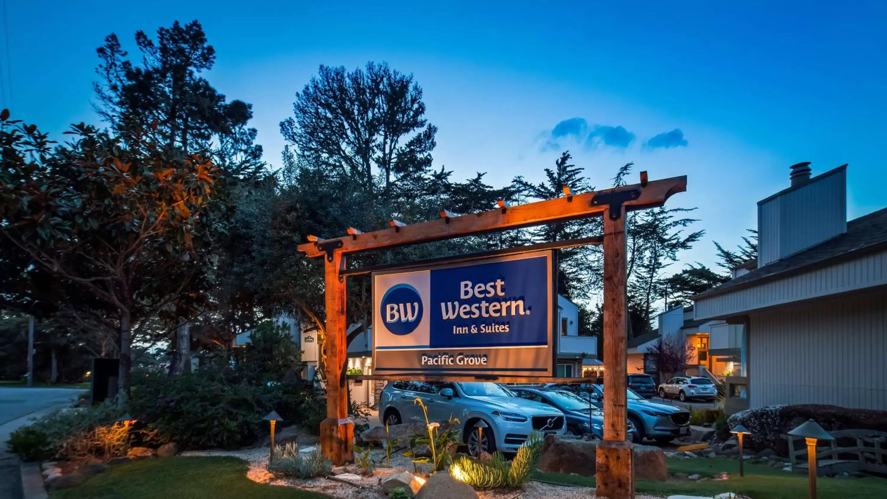 Property building in Best Western The Inn & Suites Pacific Grove Property building in Best Western The Inn & Suites Pacific Grove