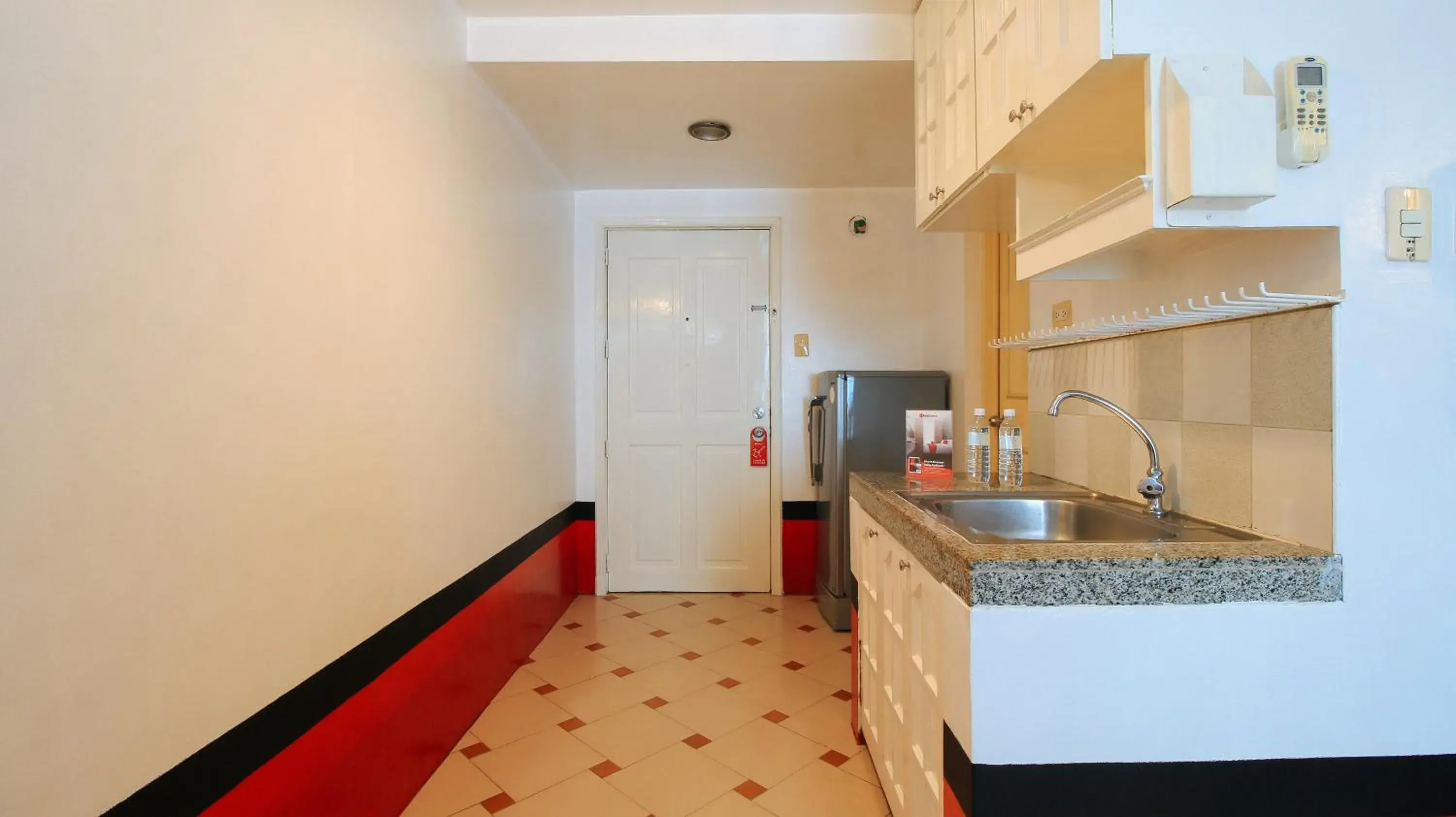 Kitchen or kitchenette, Kitchen/Kitchenette in RedDoorz The Providence Tower - Vaccinated Staff