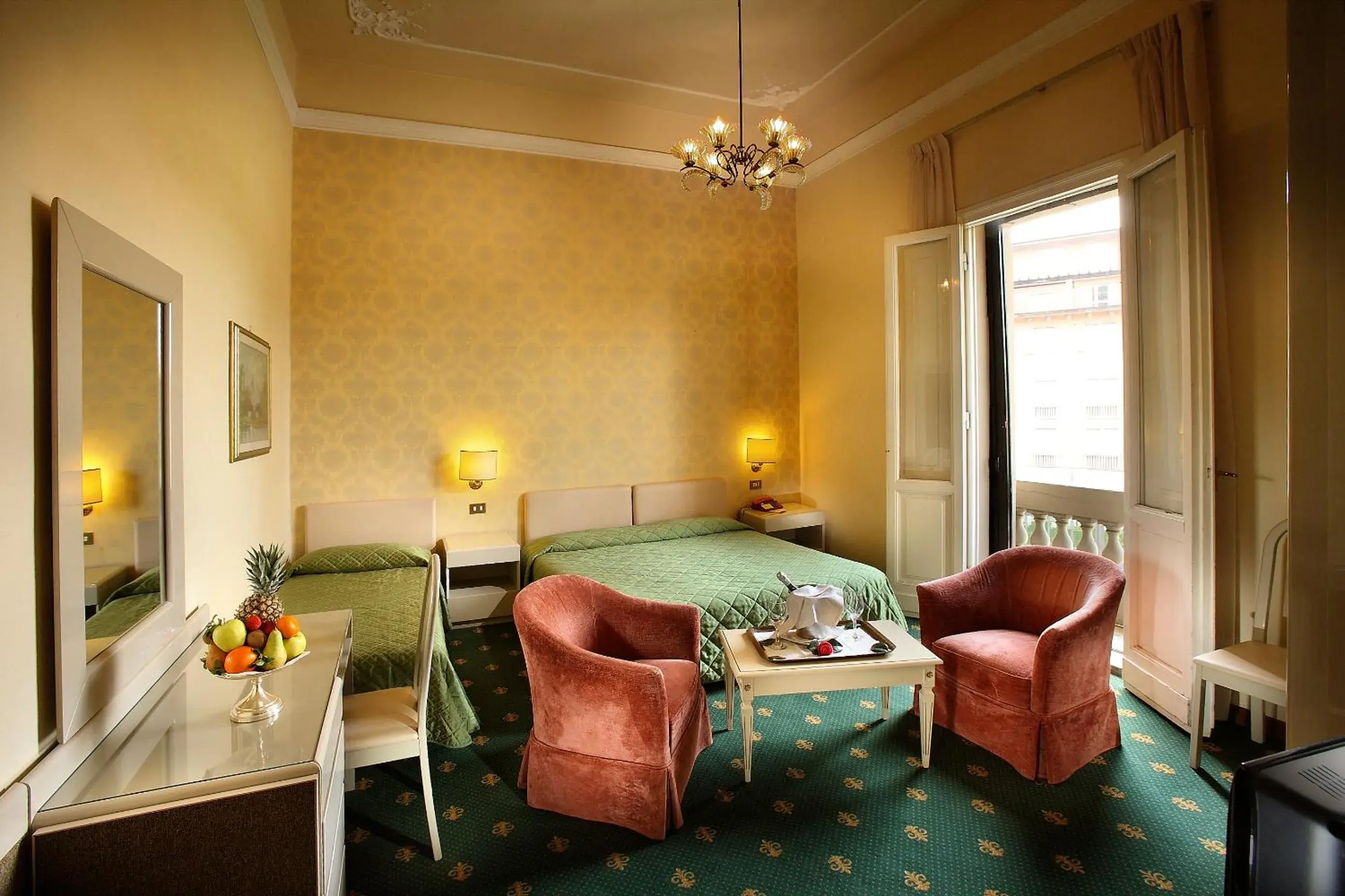 Photo of the whole room in Grand Hotel Plaza & Locanda Maggiore