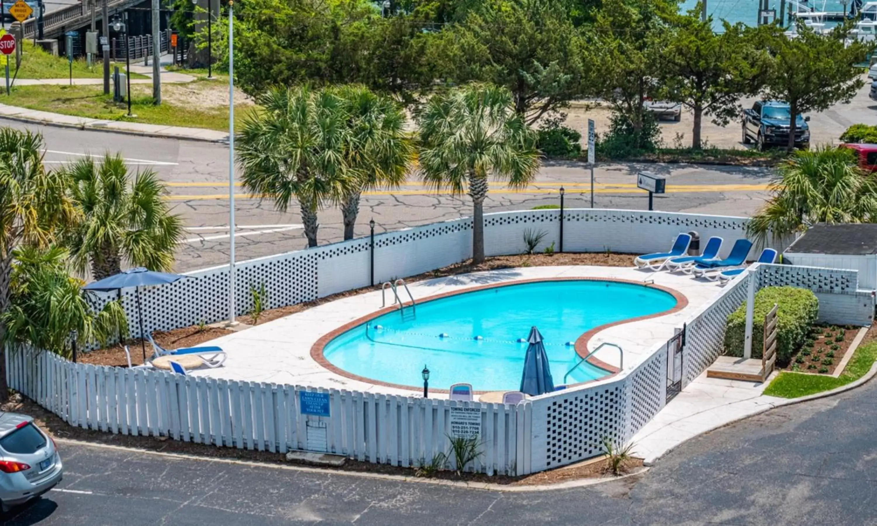 Pool view, Swimming Pool in The Waterway Pet Friendly by Carolina Retreats