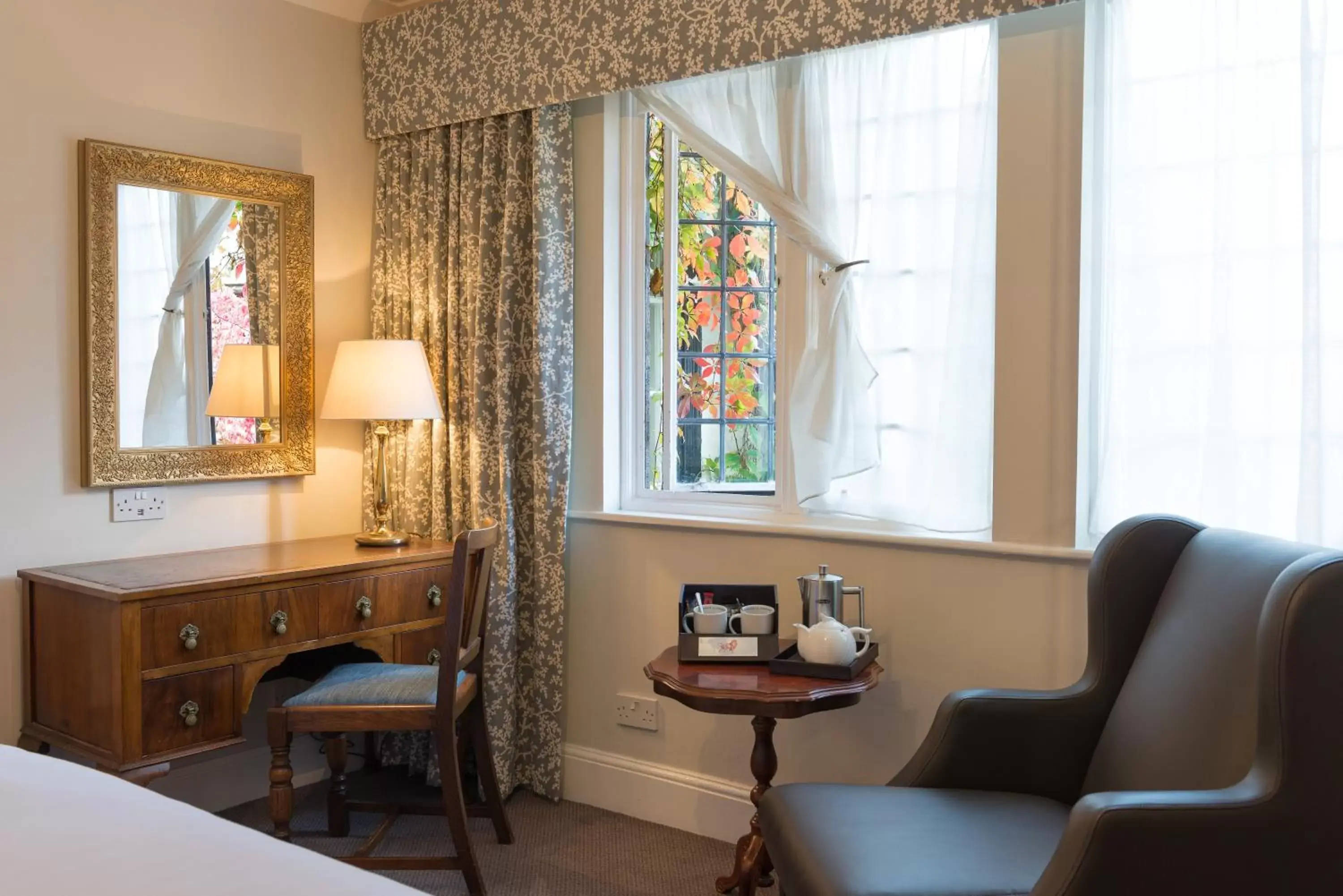 Seating Area in Best Western Red Lion Hotel