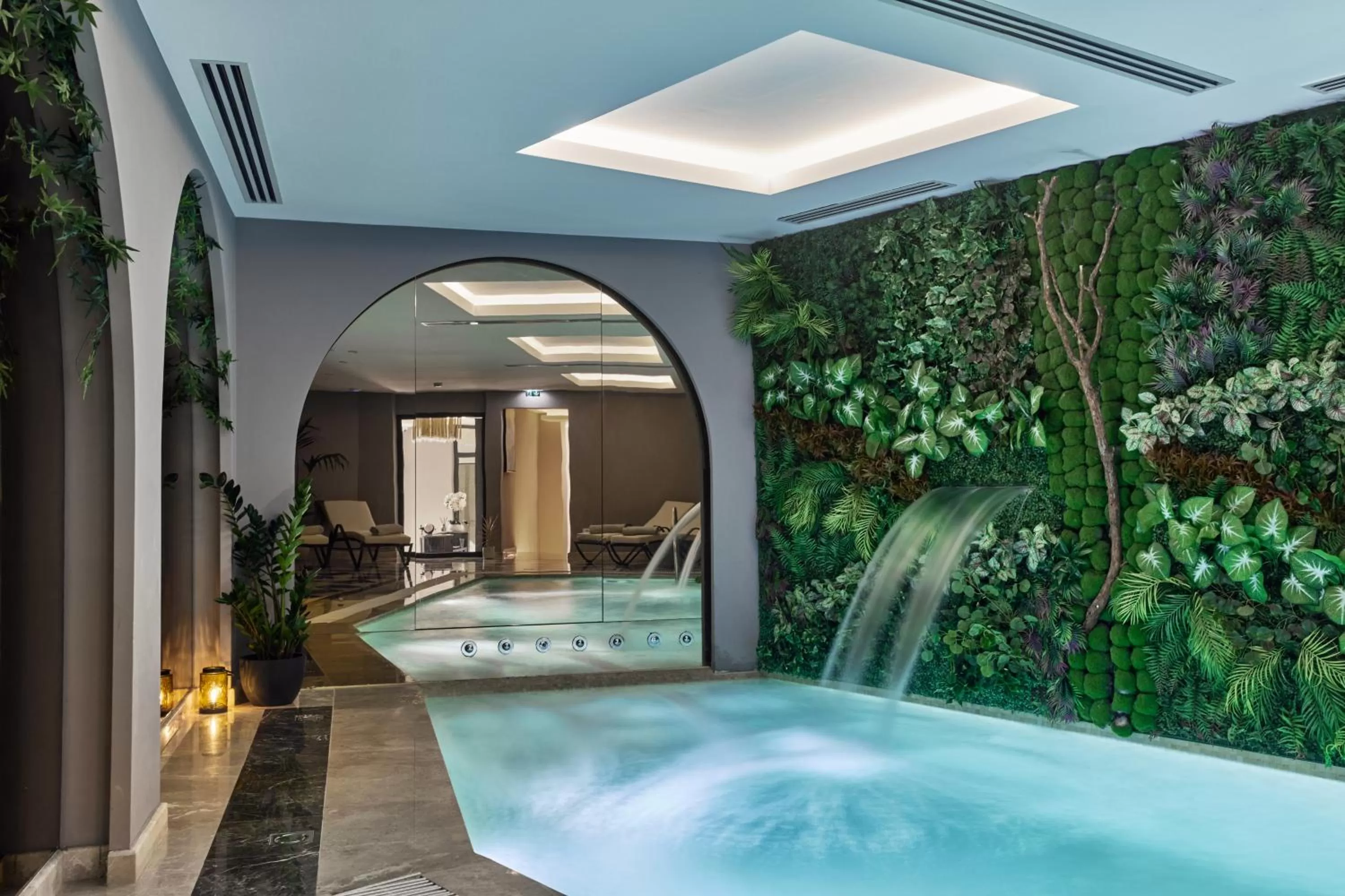 Hot Tub in La Fleur Boutique Hotel