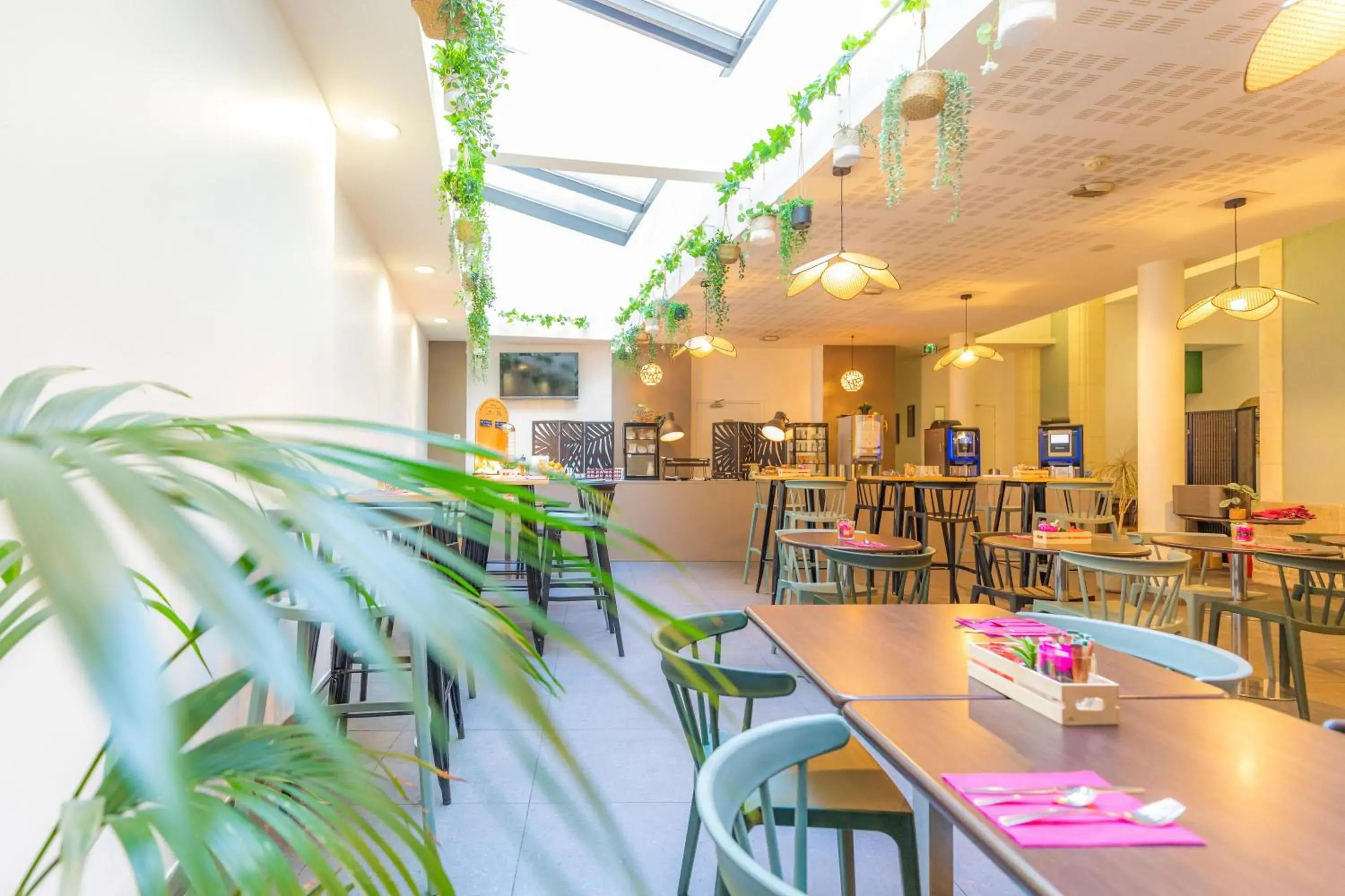 Breakfast, Restaurant/Places to Eat in Park & Suites Elegance Nantes-Carre Bouffay