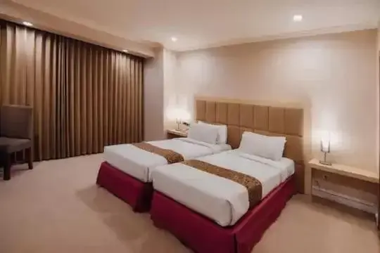 Bed in Surabaya Suites Hotel Powered by Archipelago