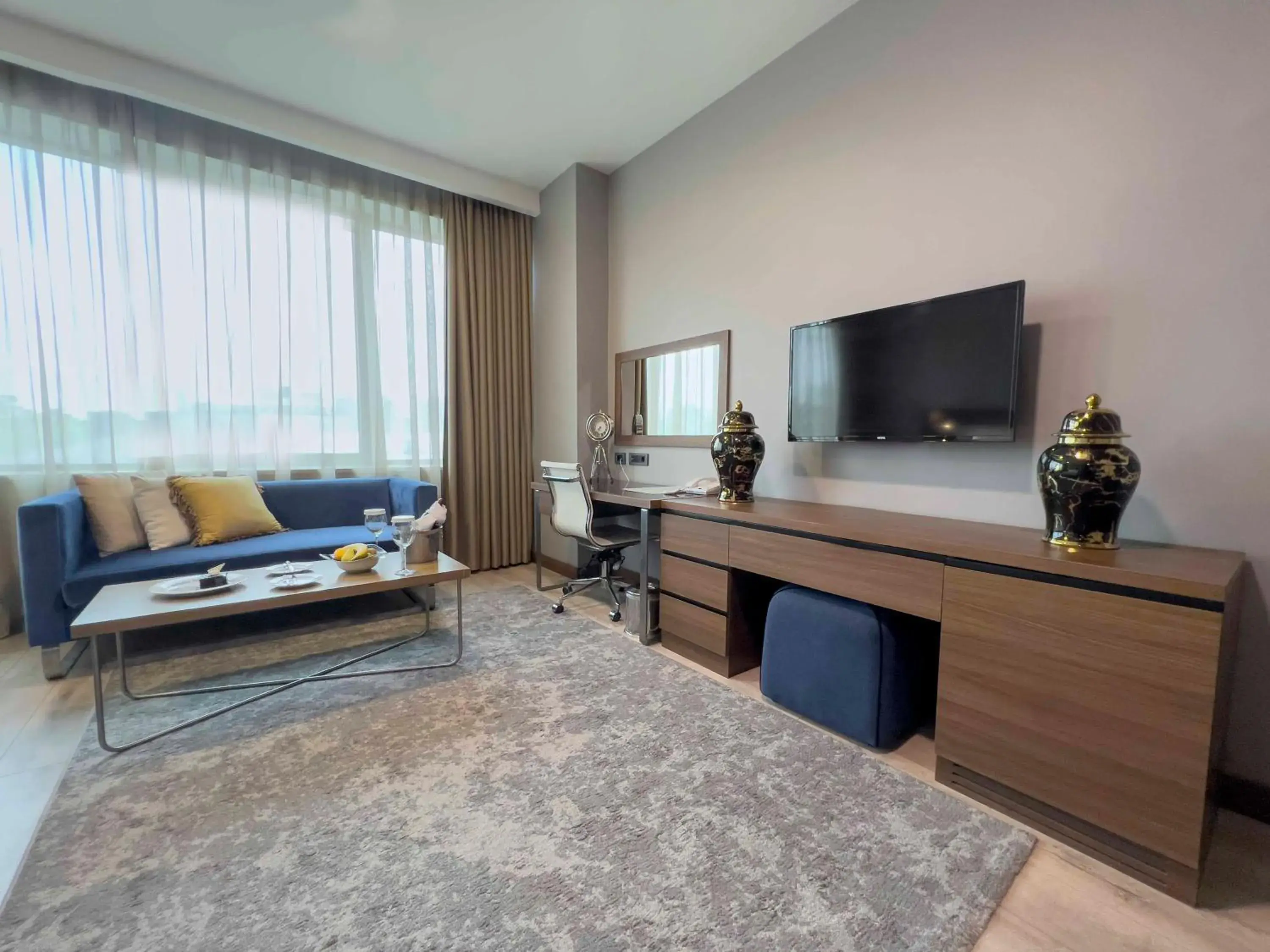 Photo of the whole room, TV/Entertainment Center in La Quinta by Wyndham Istanbul Gunesli