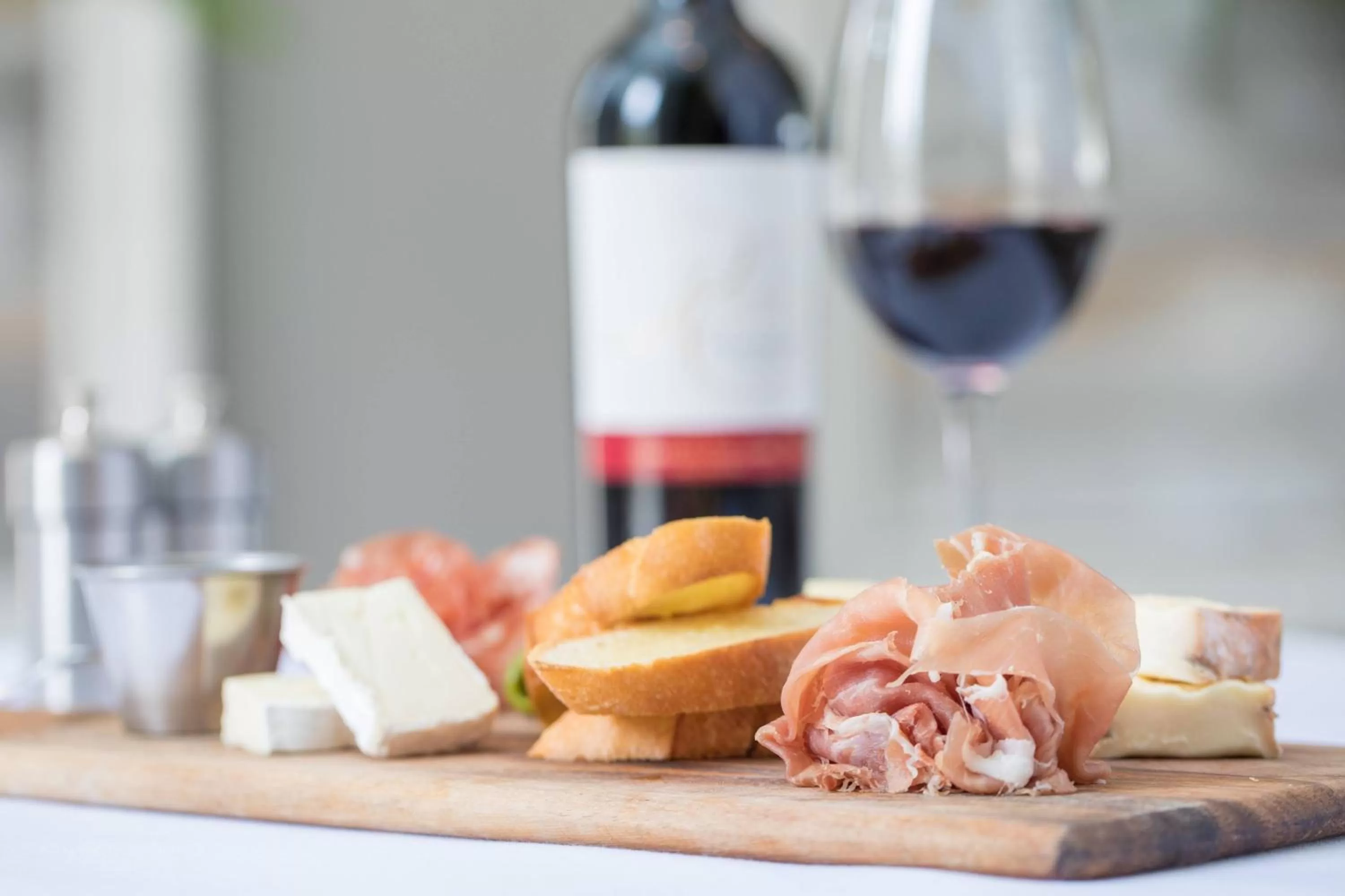 Lounge or bar in Castle Hotel, Autograph Collection