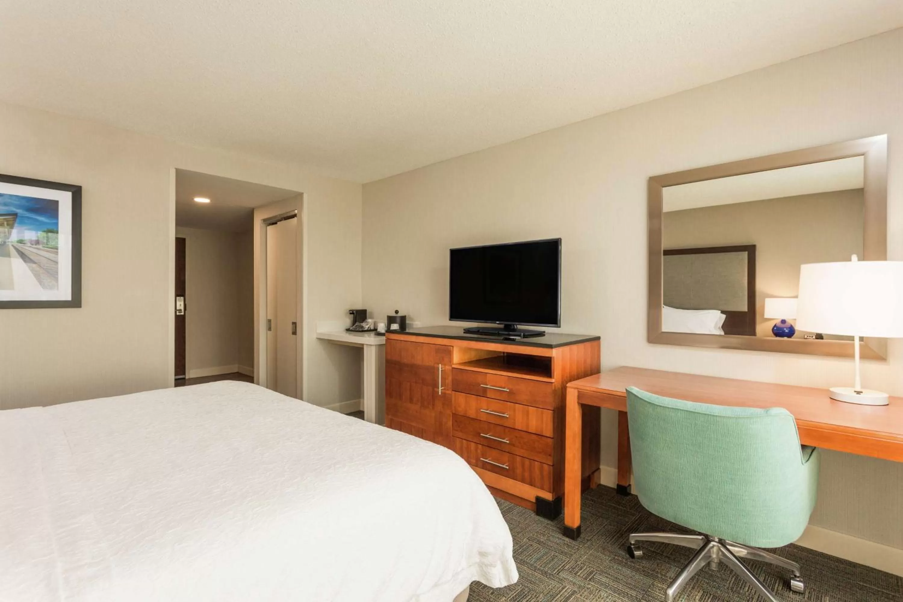 Bedroom, Bed in Hampton Inn Manassas