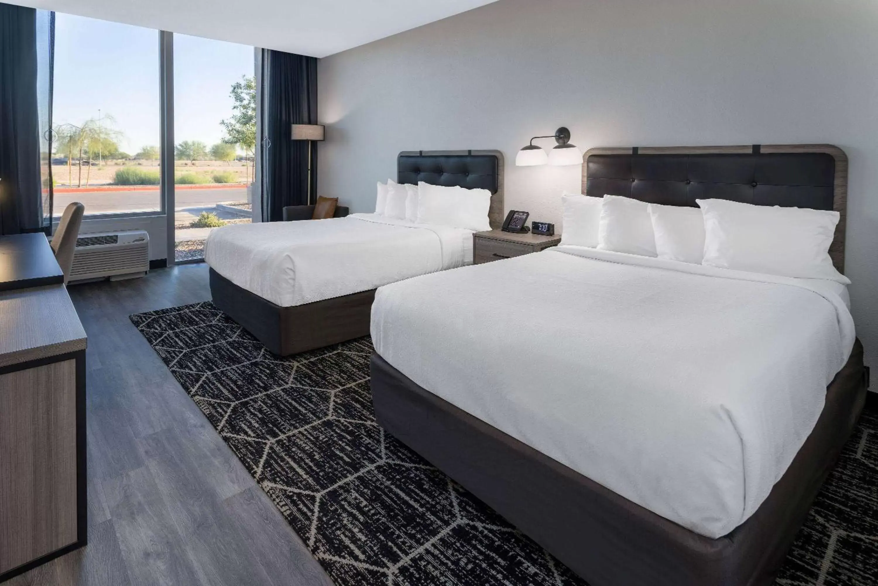 Photo of the whole room, Bed in La Quinta Inn & Suites by Wyndham Maricopa Copper Sky