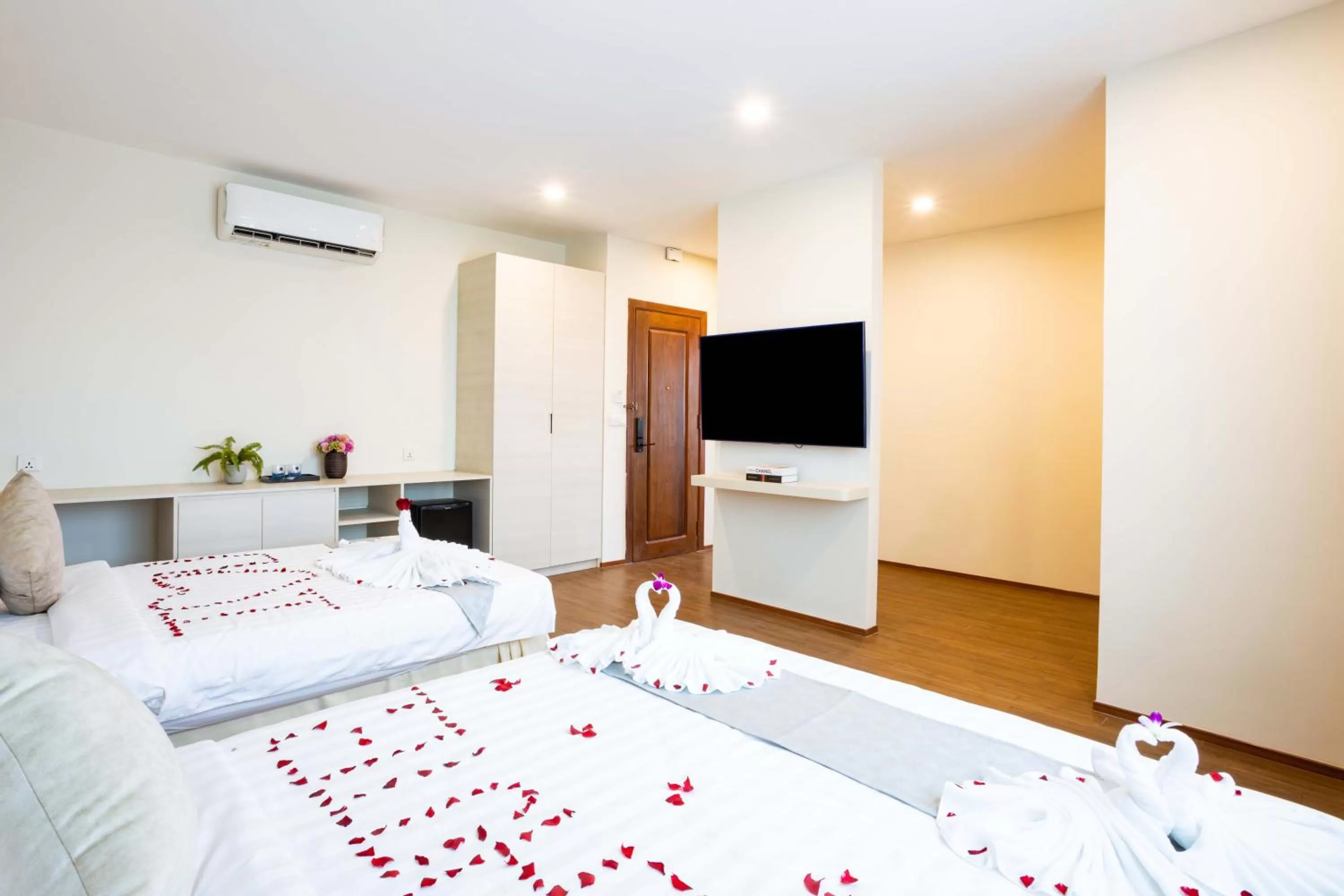 Photo of the whole room, Bed in Joli Hotel