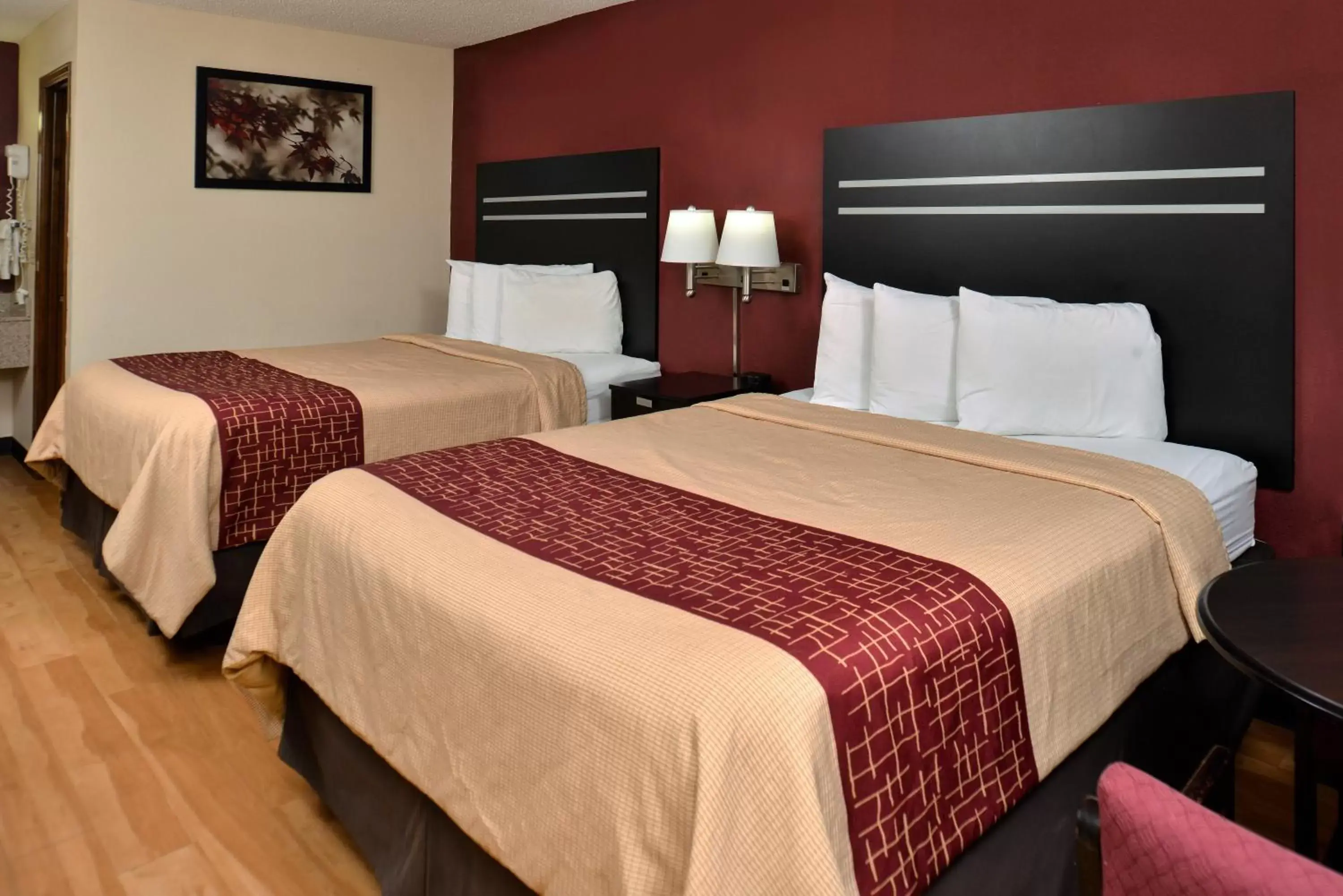 Photo of the whole room, Room Photo in Red Roof Inn Cartersville-Emerson-LakePoint North