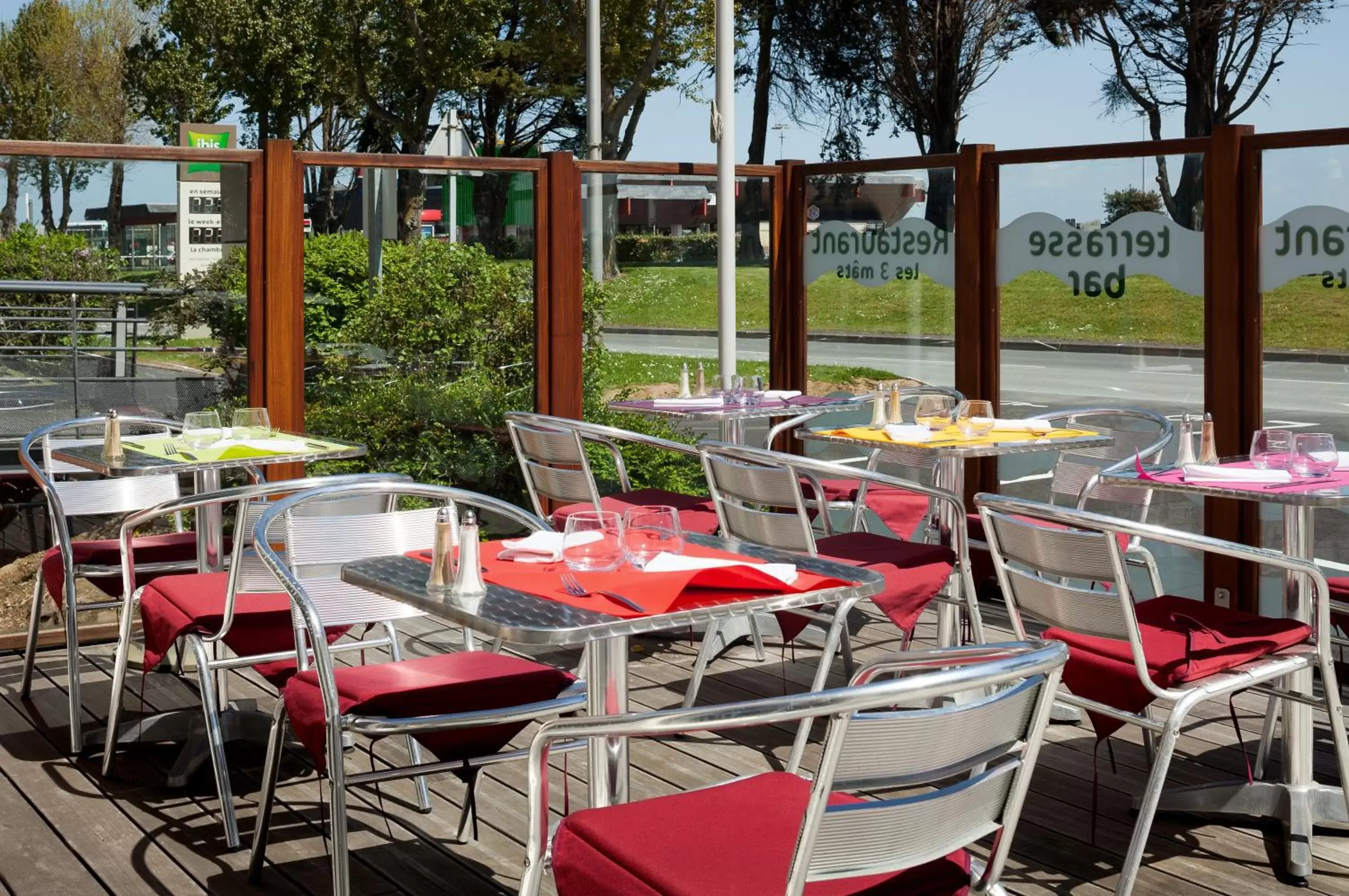 Balcony/Terrace, Restaurant/Places to Eat in ibis Styles Ouistreham