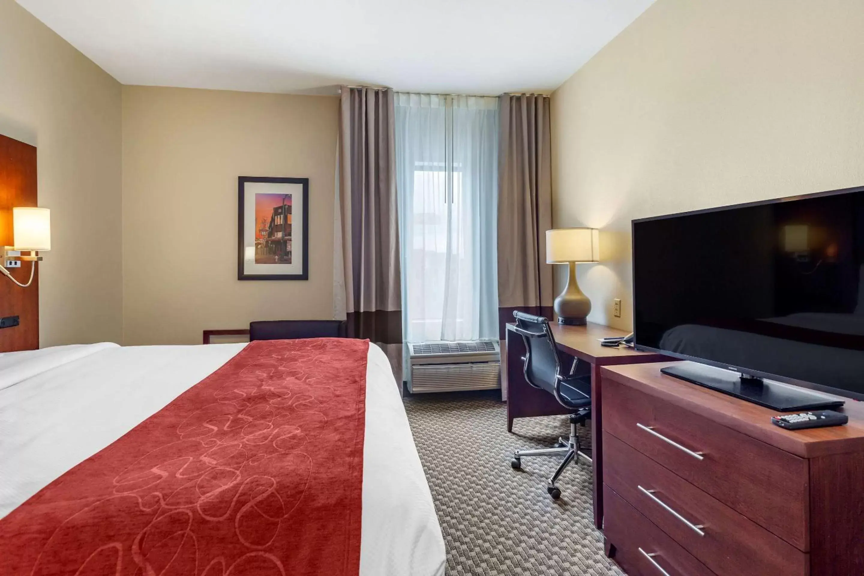 Photo of the whole room, Bed in Comfort Suites Cordova Photo of the whole room, Bed in Comfort Suites Cordova