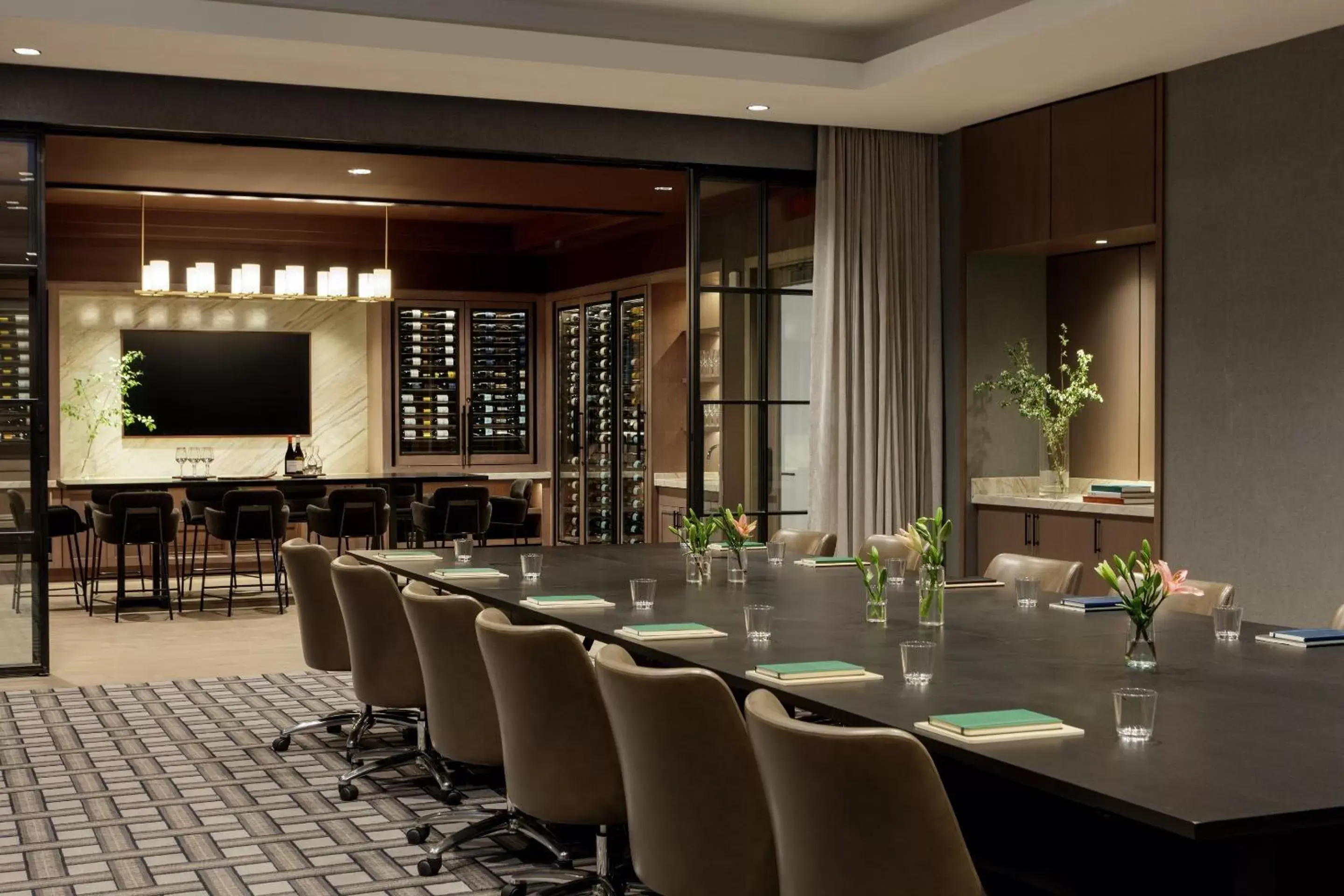 Meeting/conference room, Restaurant/Places to Eat in Kimpton - The Forum Hotel, an IHG Hotel