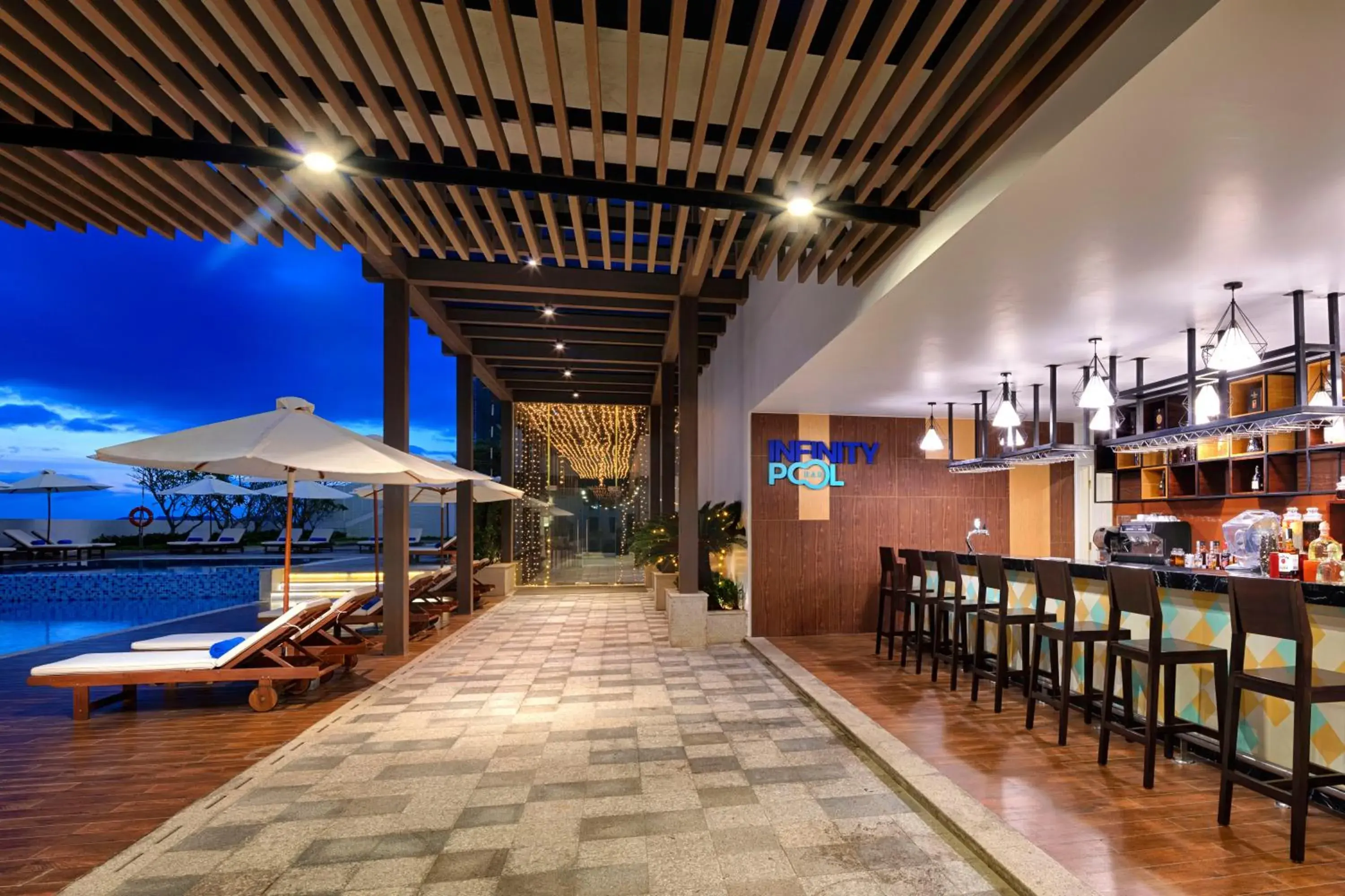 Lounge or bar in Vinpearl Beachfront Nha Trang