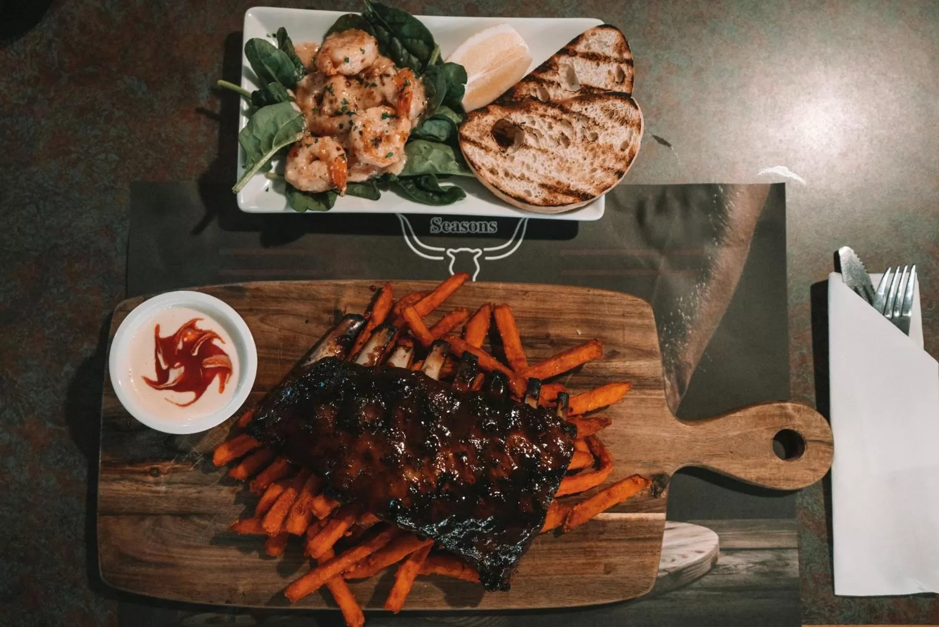 Restaurant/places to eat in Seasons Hotel Newman