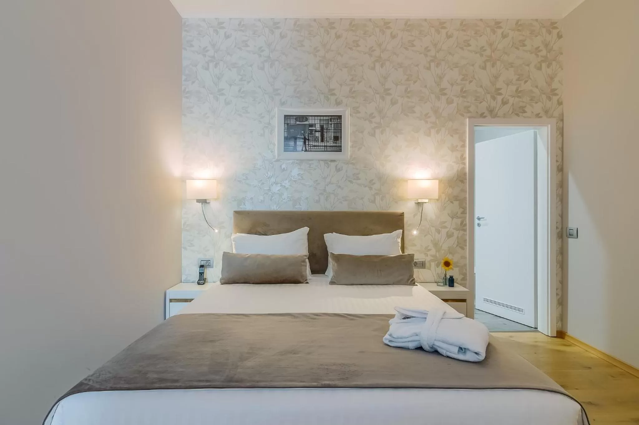 Bed in New Era Hotel Old Town Party Zone Bucharest- parking with fee nearby - NOT at the hotel !