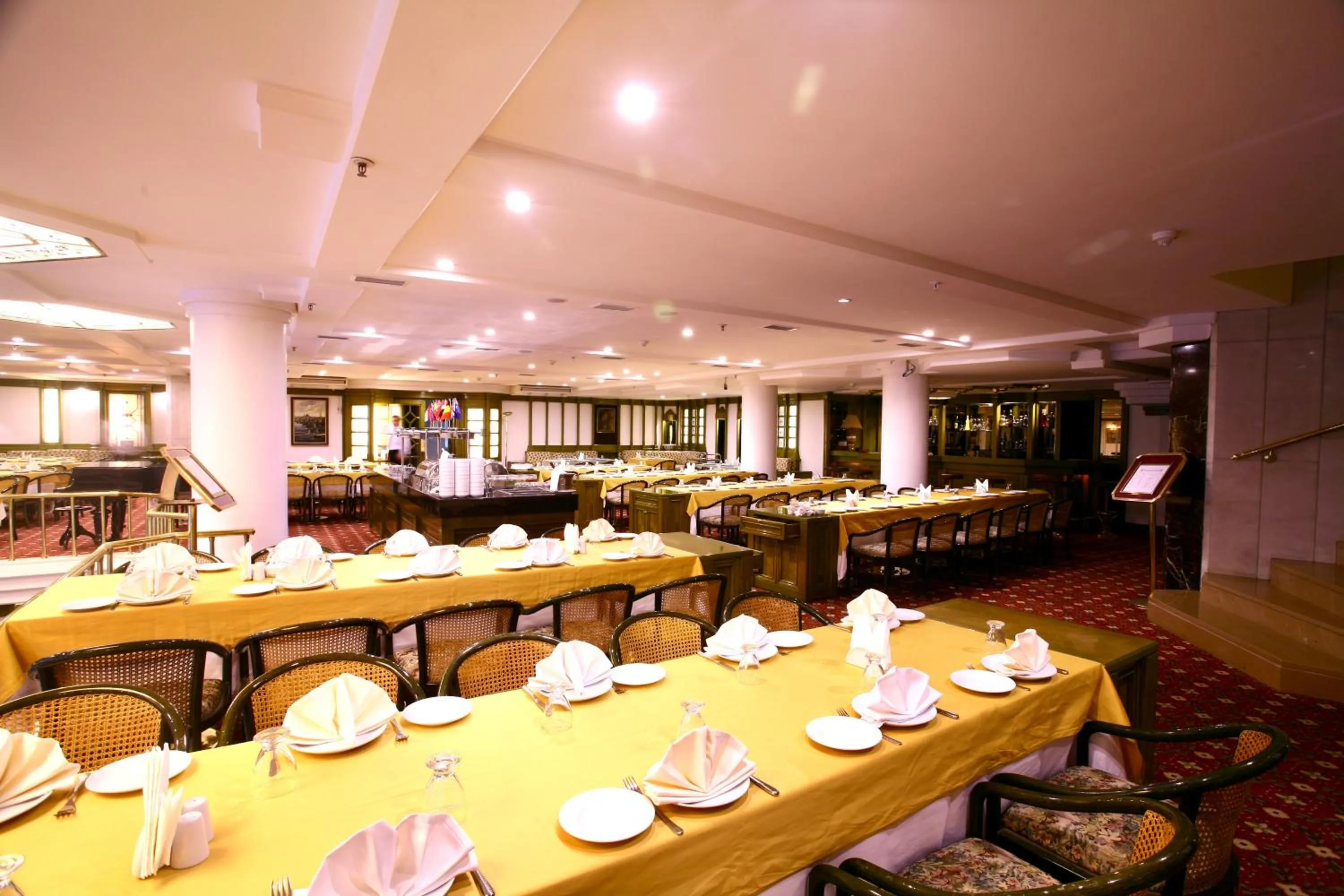Restaurant/places to eat in Istanbul Royal Hotel