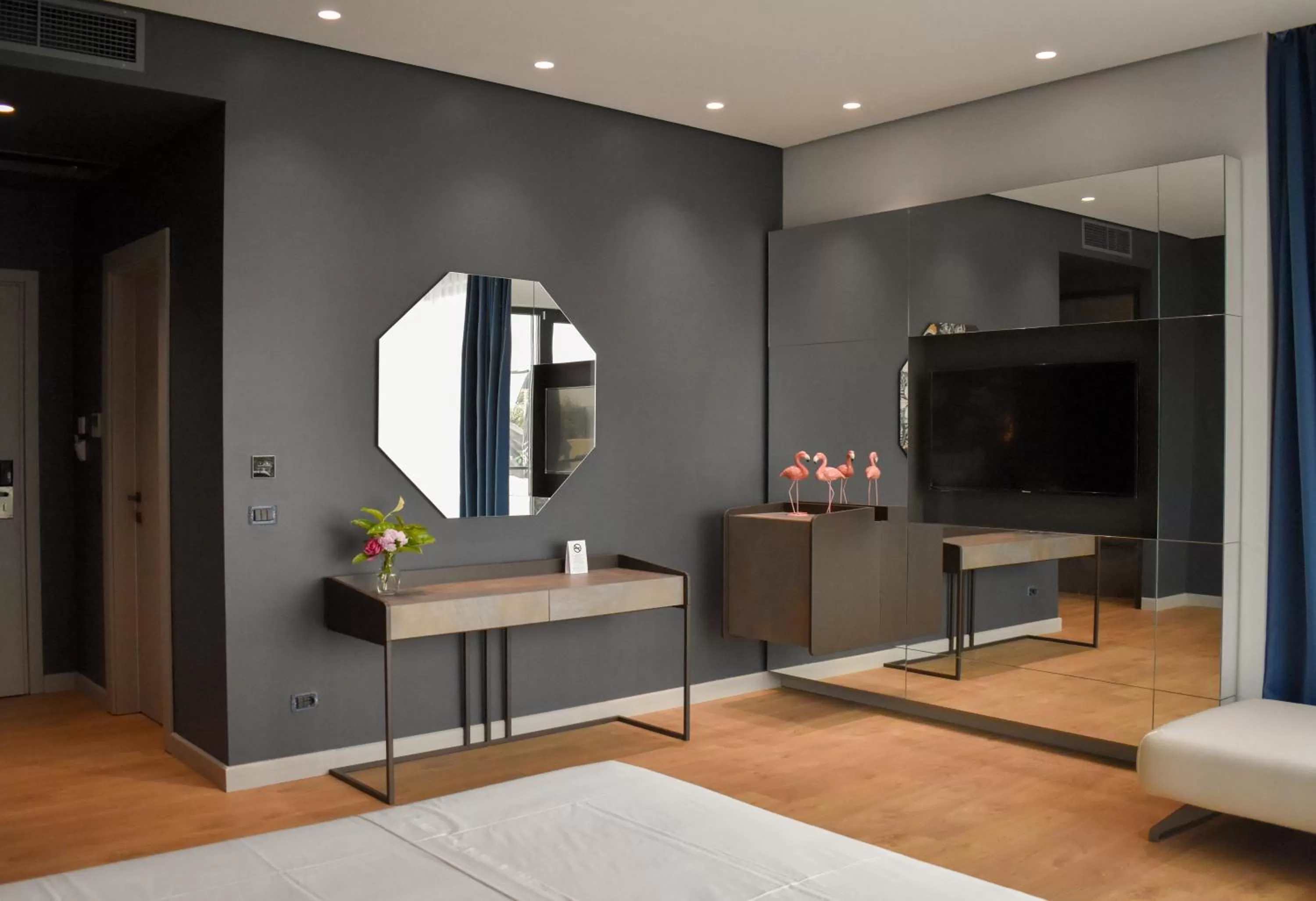 Bedroom in Flamingo Hotel