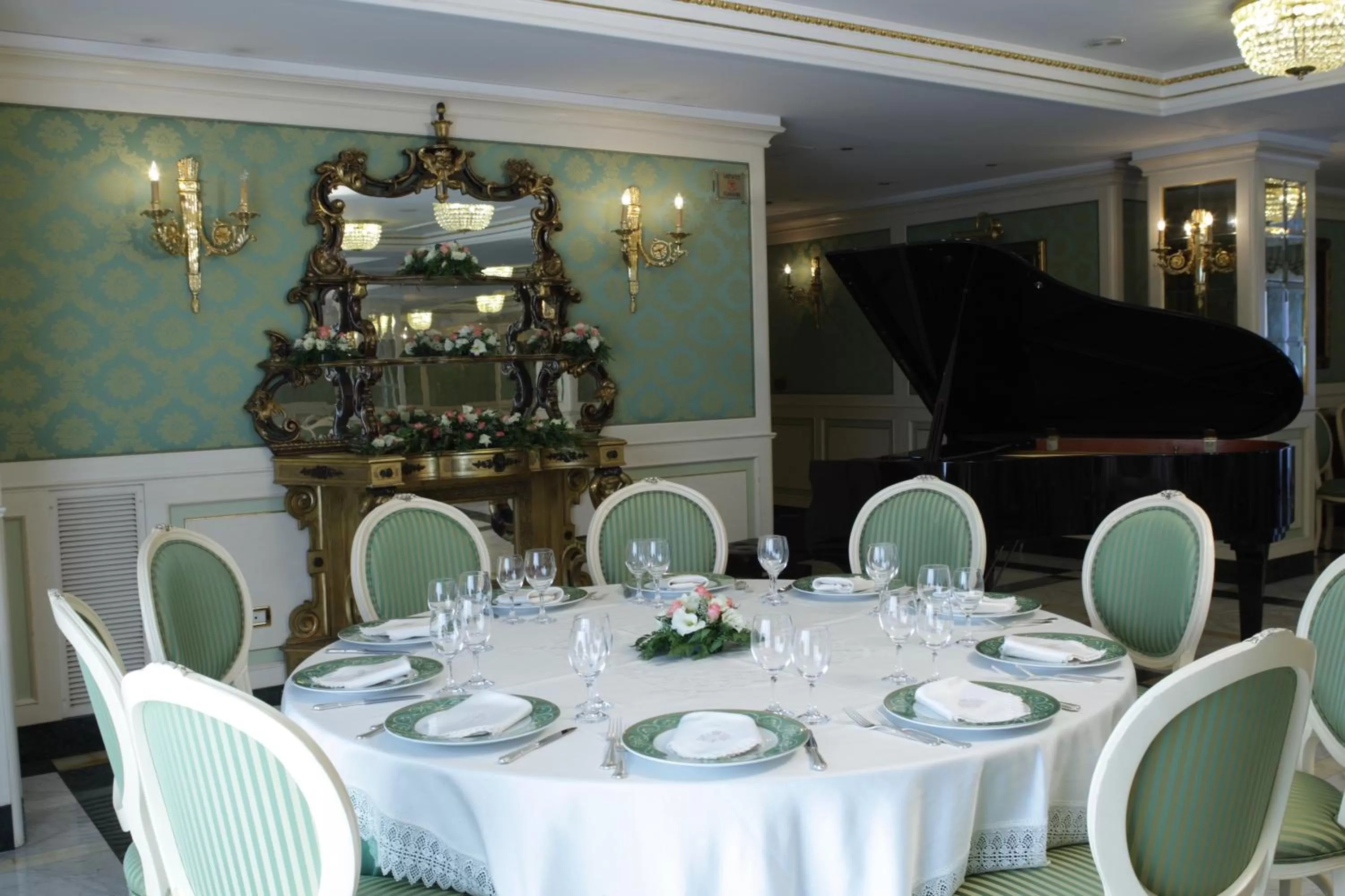 Restaurant/places to eat in Grand Hotel Vanvitelli
