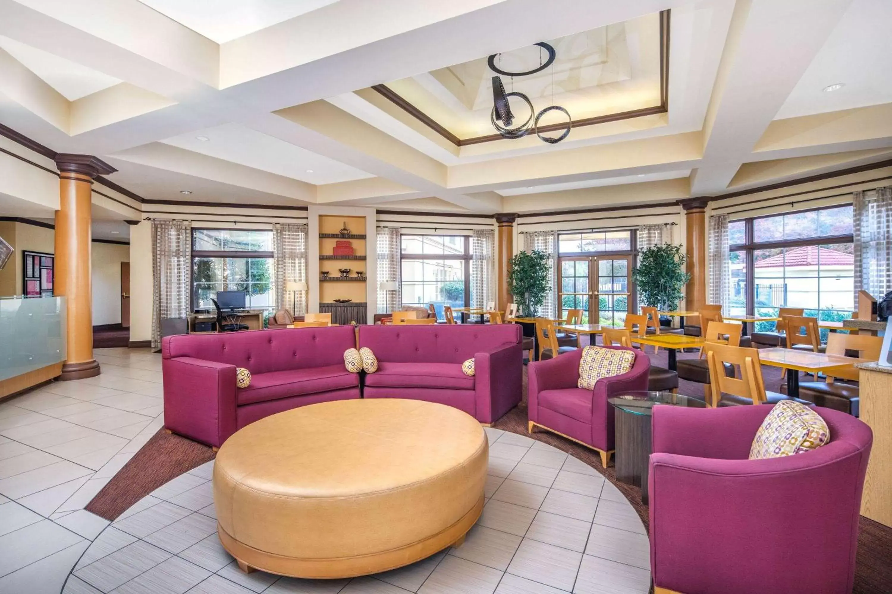 Lobby or reception in La Quinta by Wyndham Atlanta Ballpark/Galleria