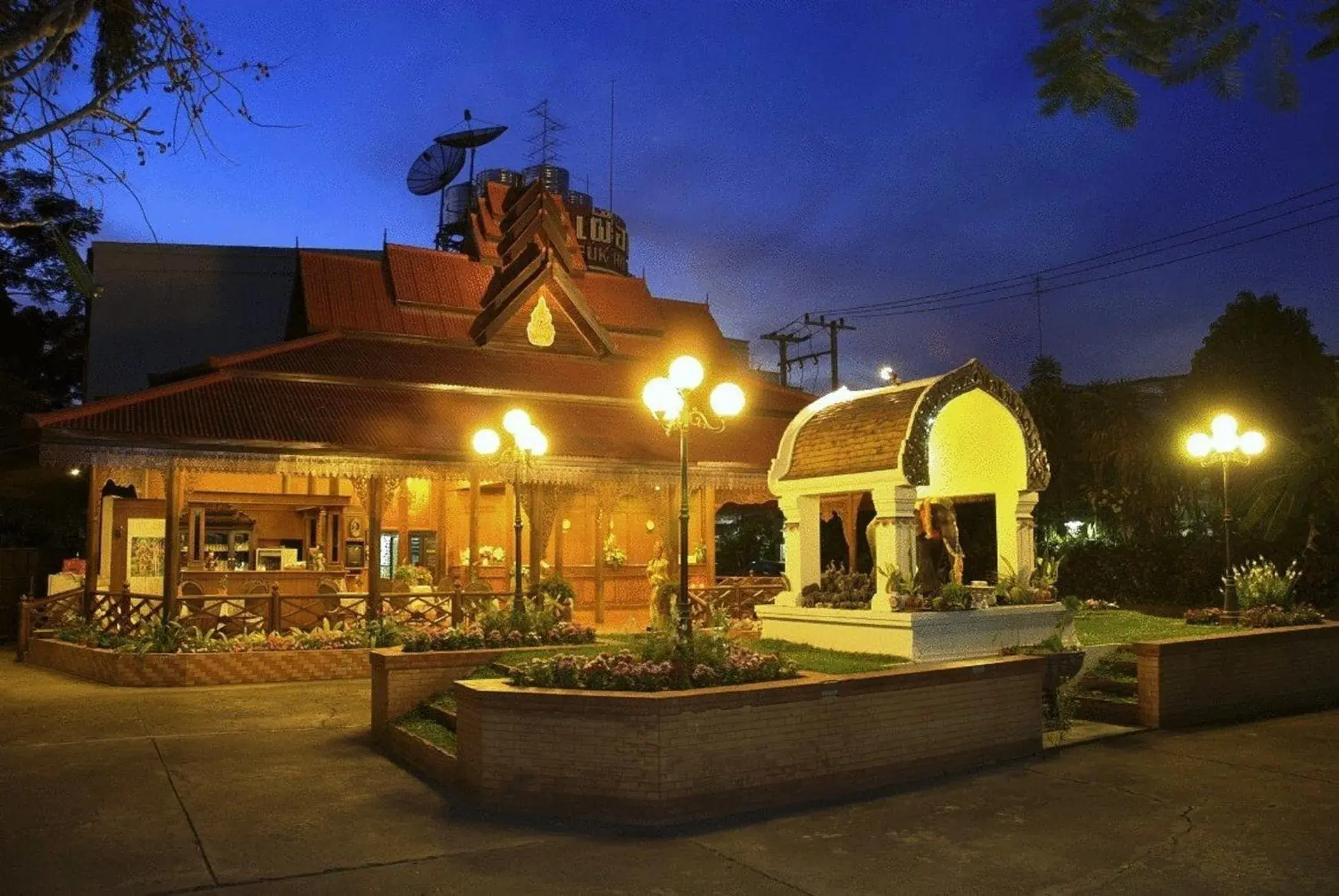 Facade/entrance, Property Building in Changpuak Hotel
