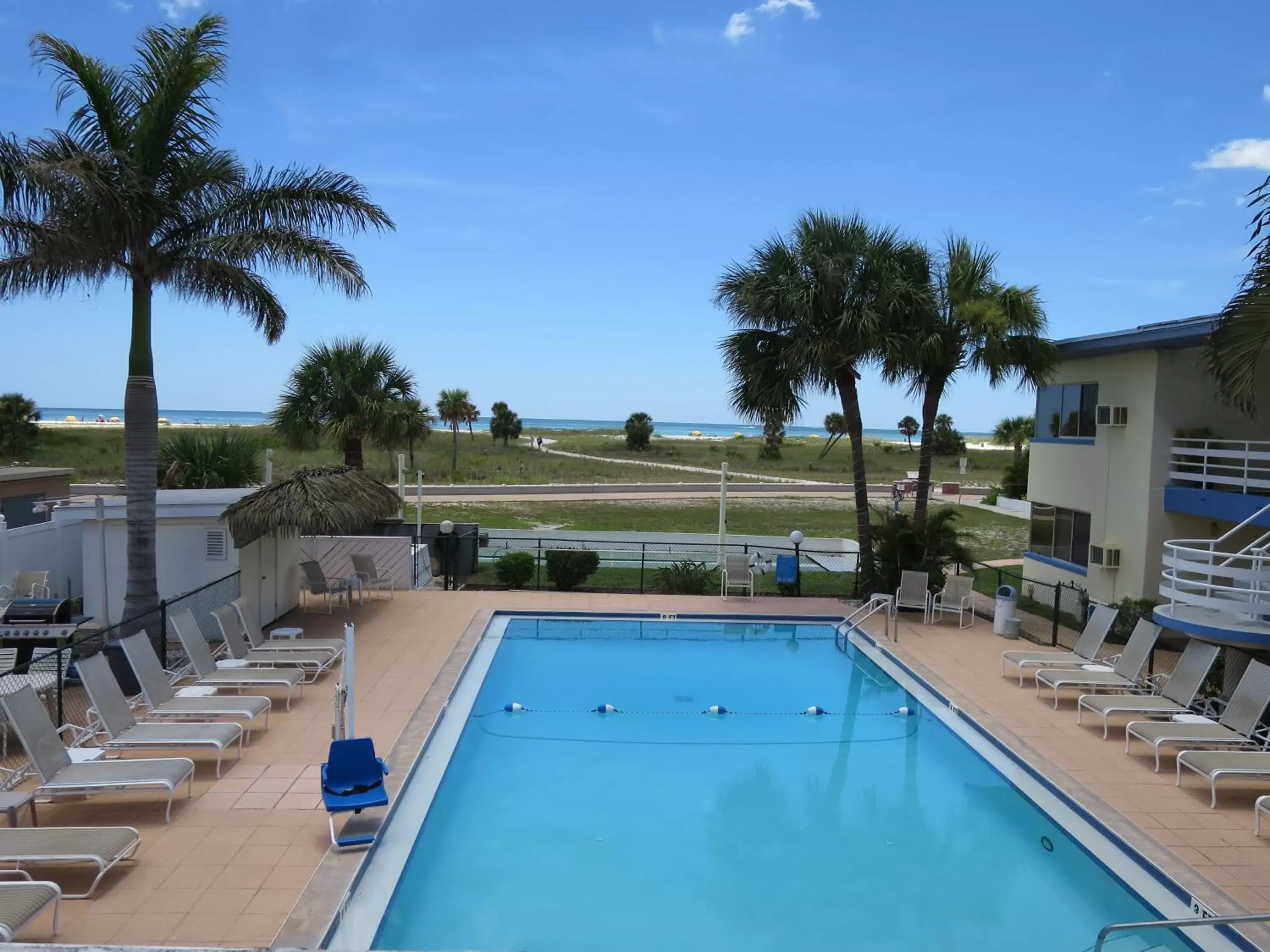 Beach, Swimming Pool in Arvilla Motel