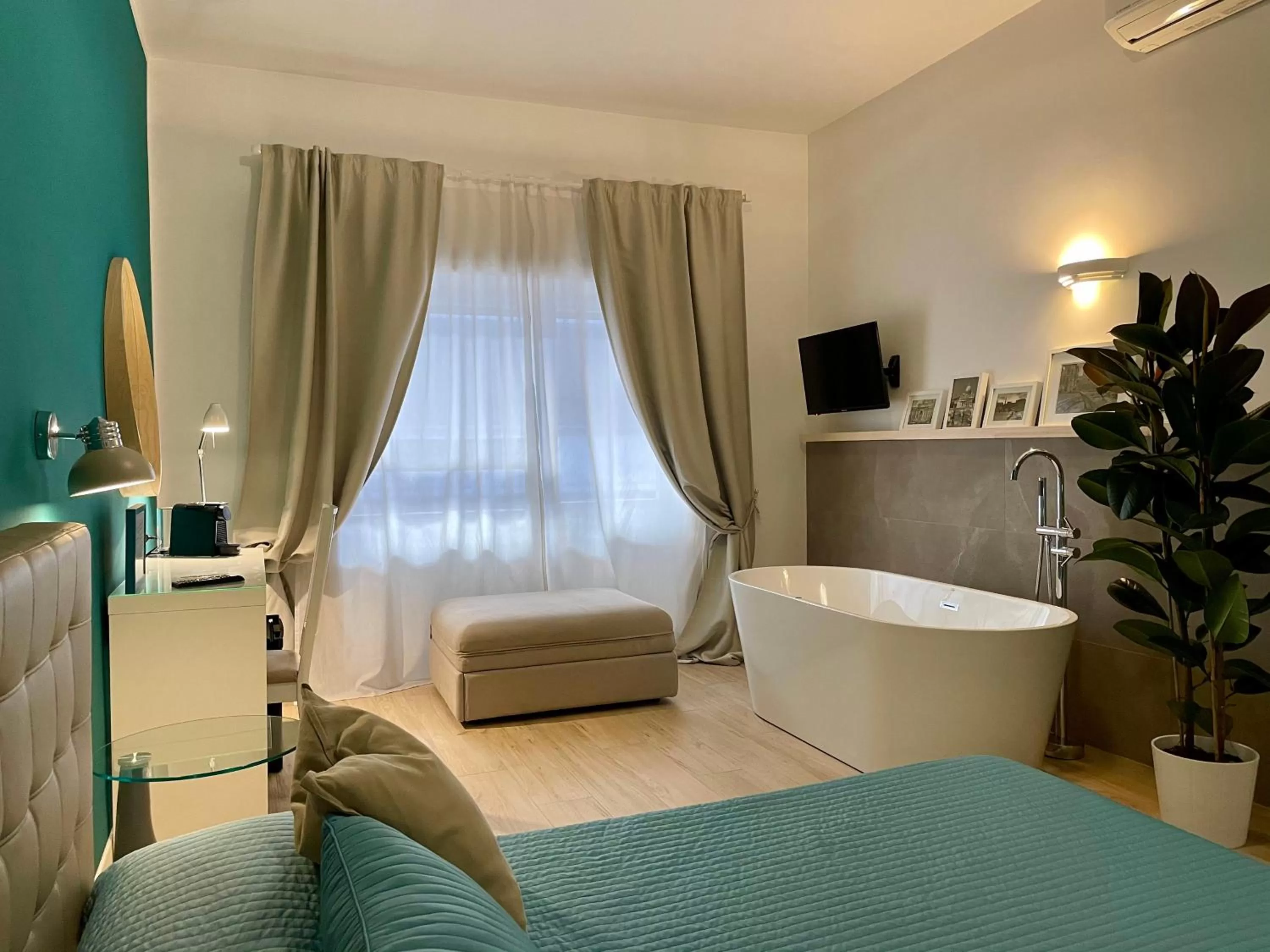 Bed in Le Coq Suites