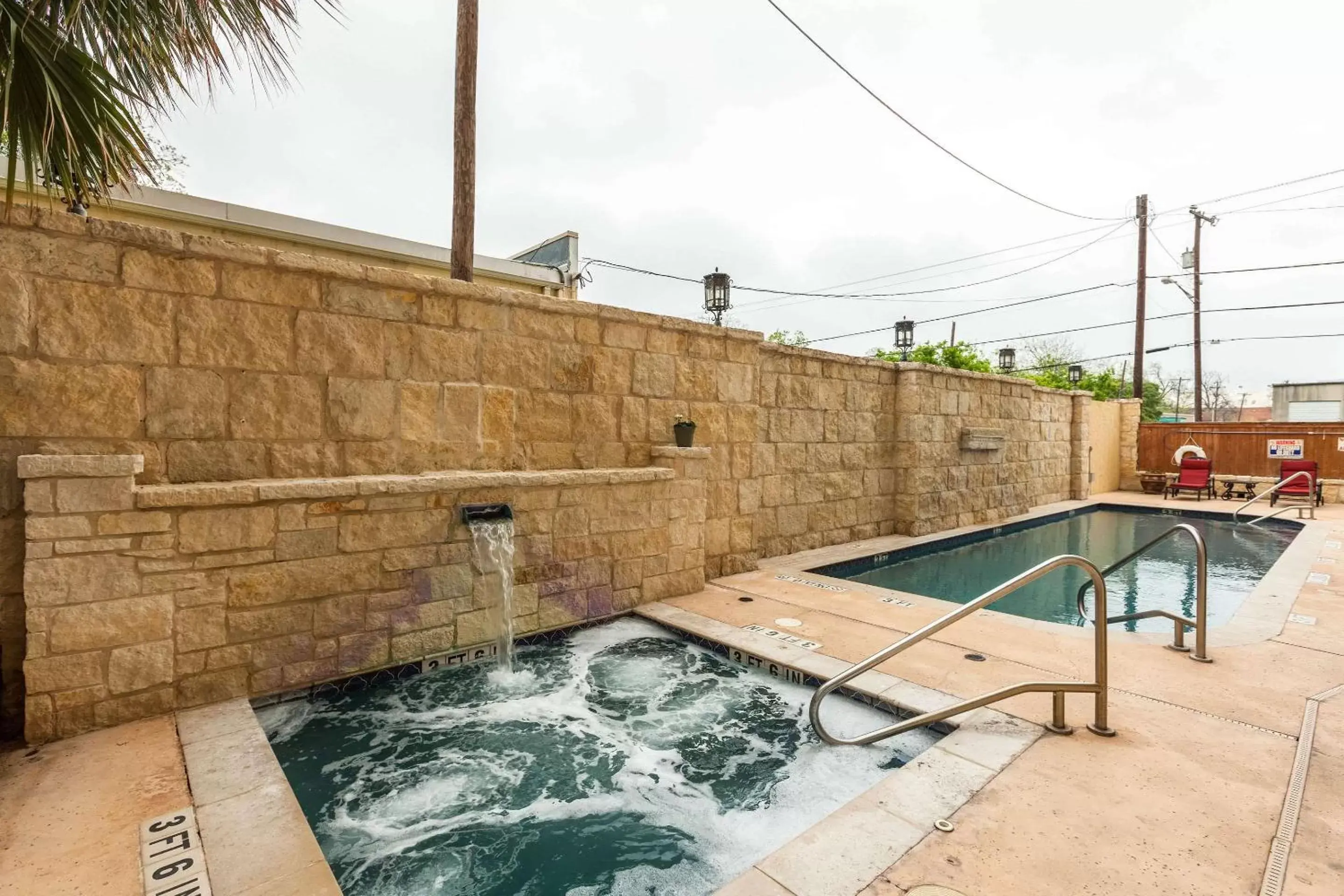 Activities, Swimming Pool in Comfort Suites Alamo Riverwalk