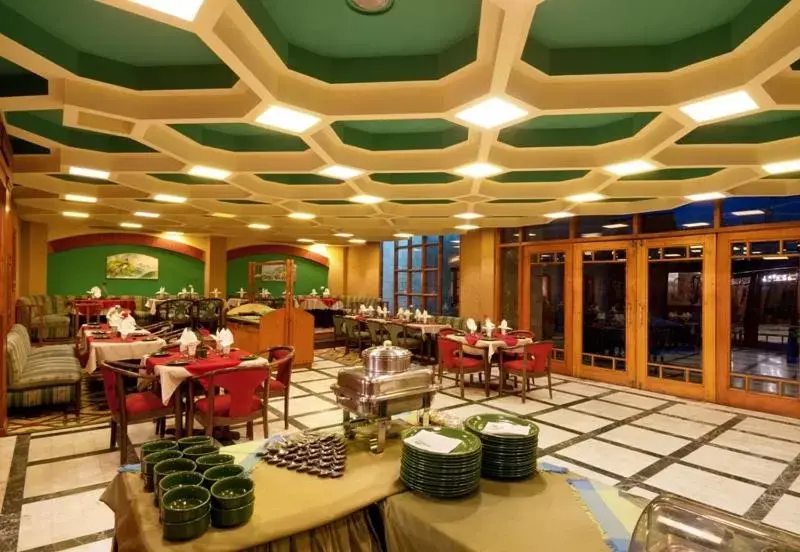 Restaurant/places to eat in Shingar Regency Restaurant/places to eat in Shingar Regency