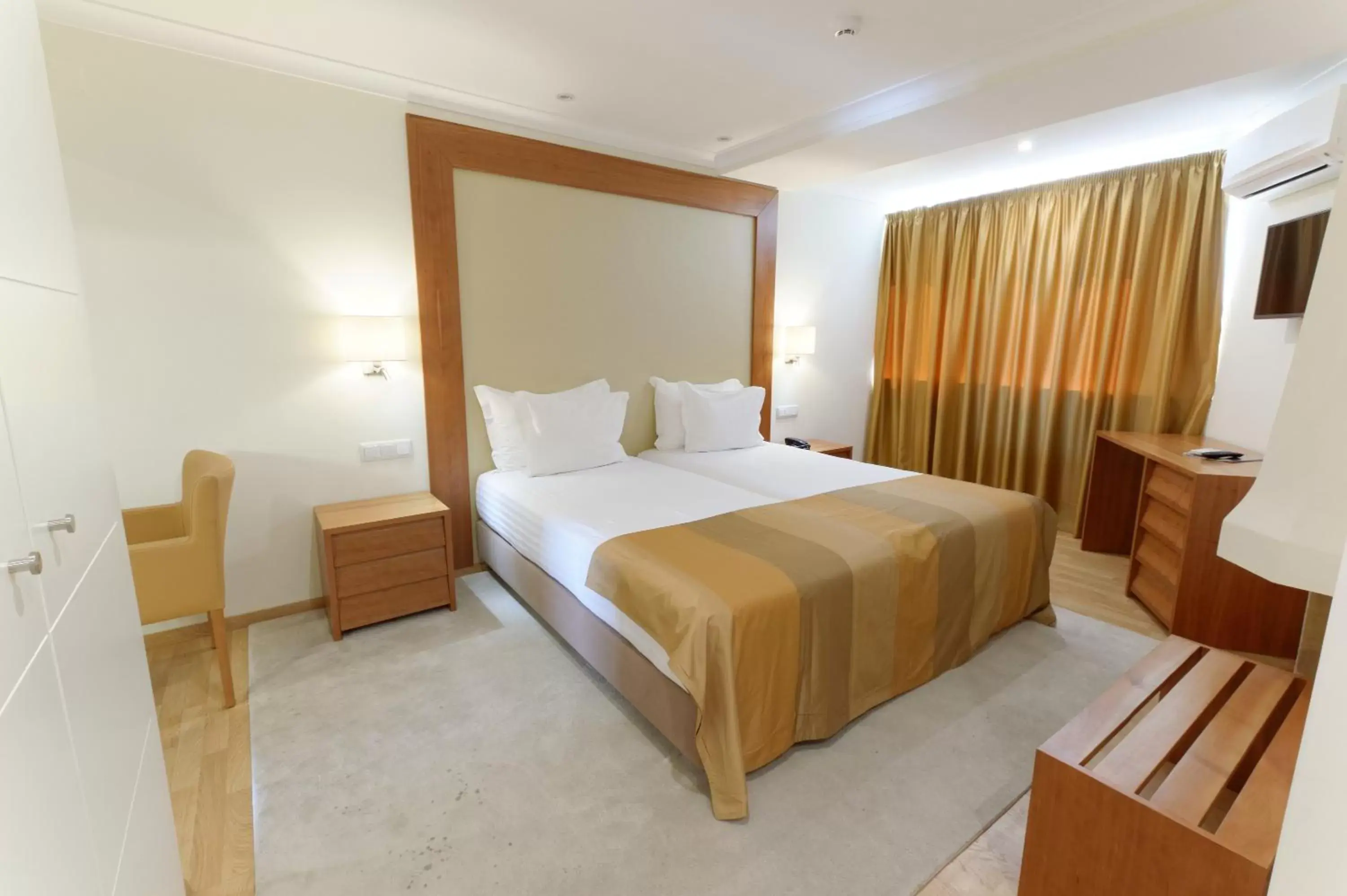 Bedroom, Bed in Lagoa Hotel
