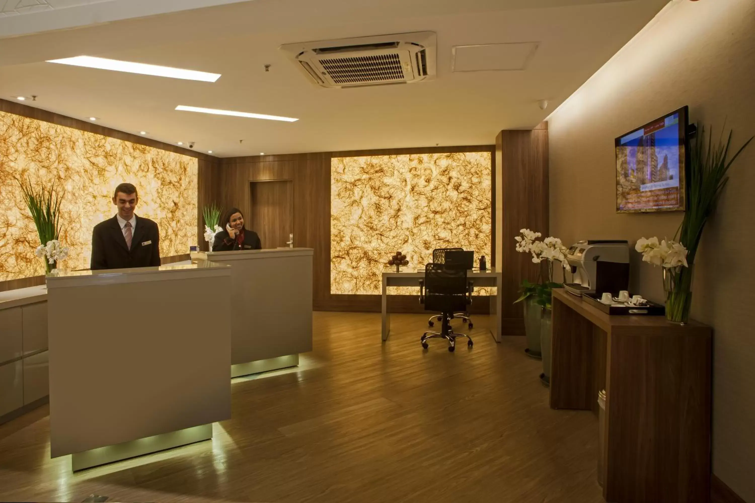 Staff, Lobby/Reception in Clarion Faria Lima