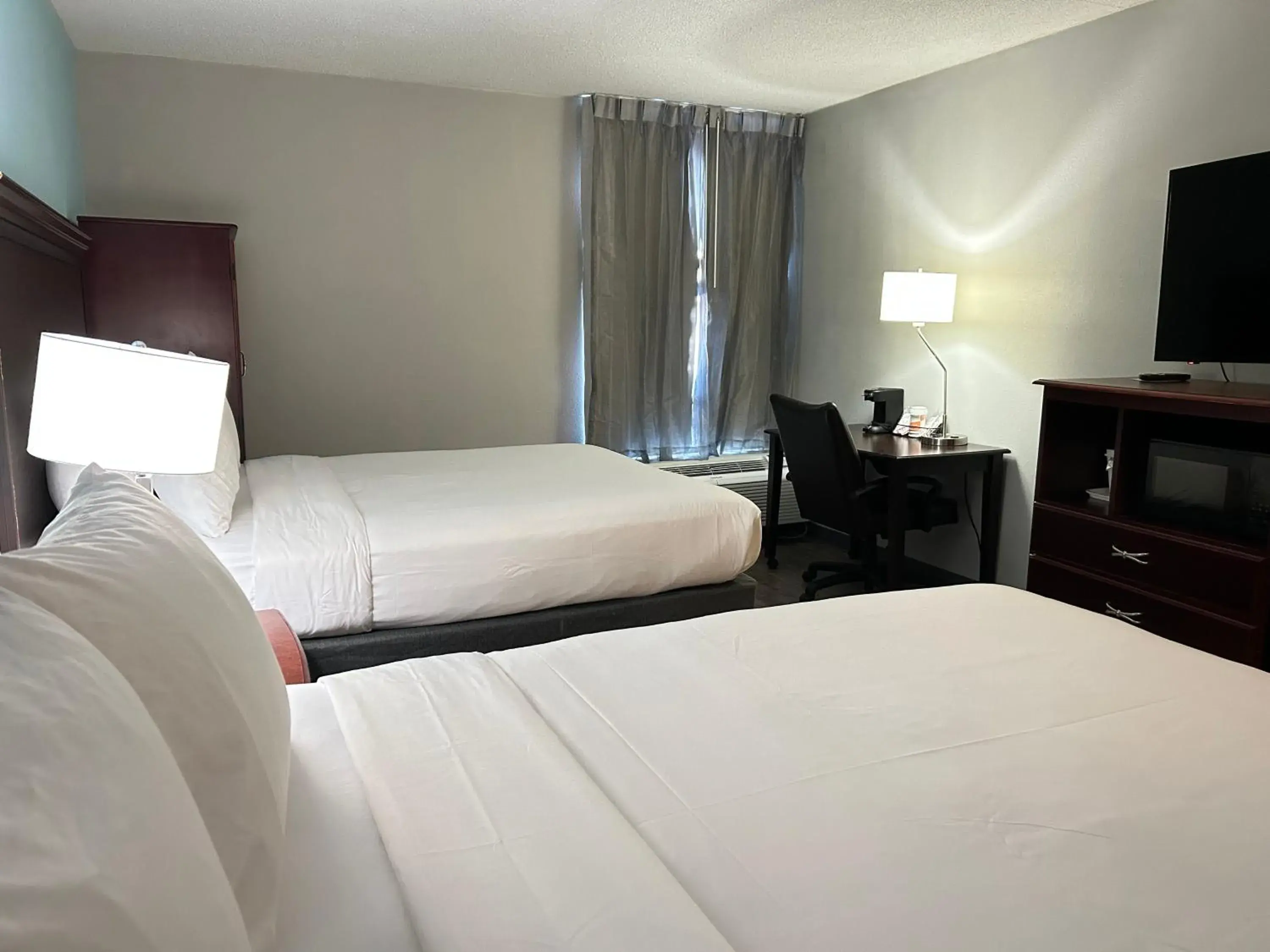 Bed in Clarion Inn and Suites Airport