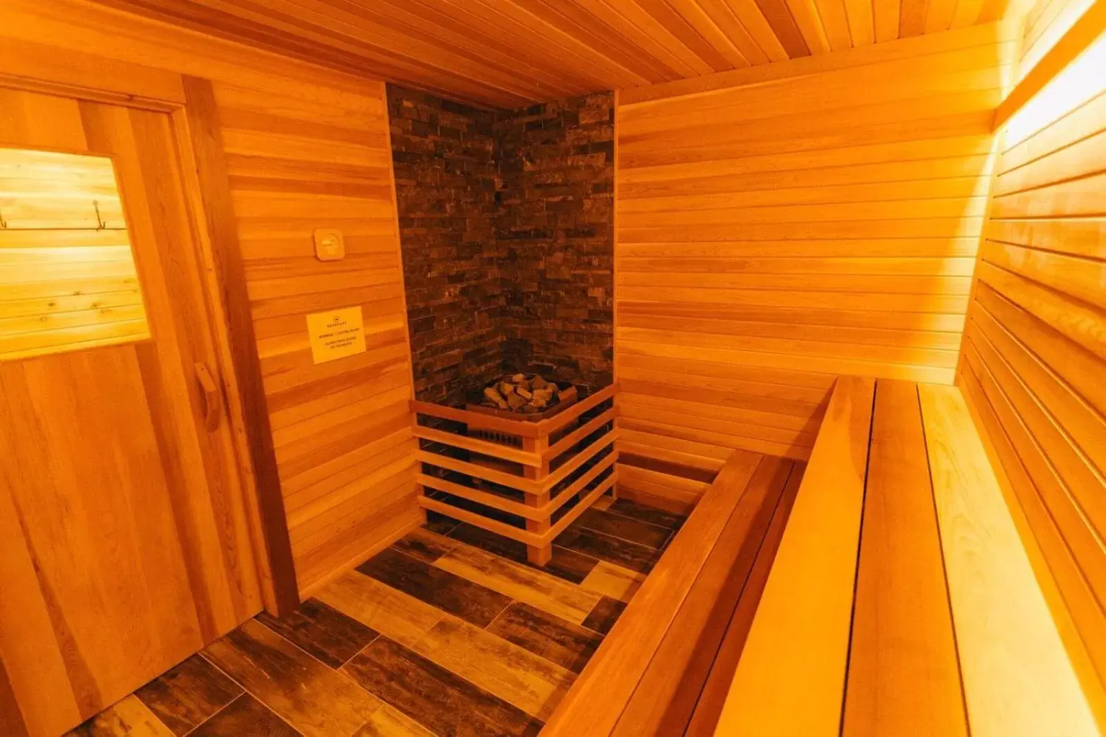 Sauna, Spa/Wellness in Basecamp Lodge Canmore