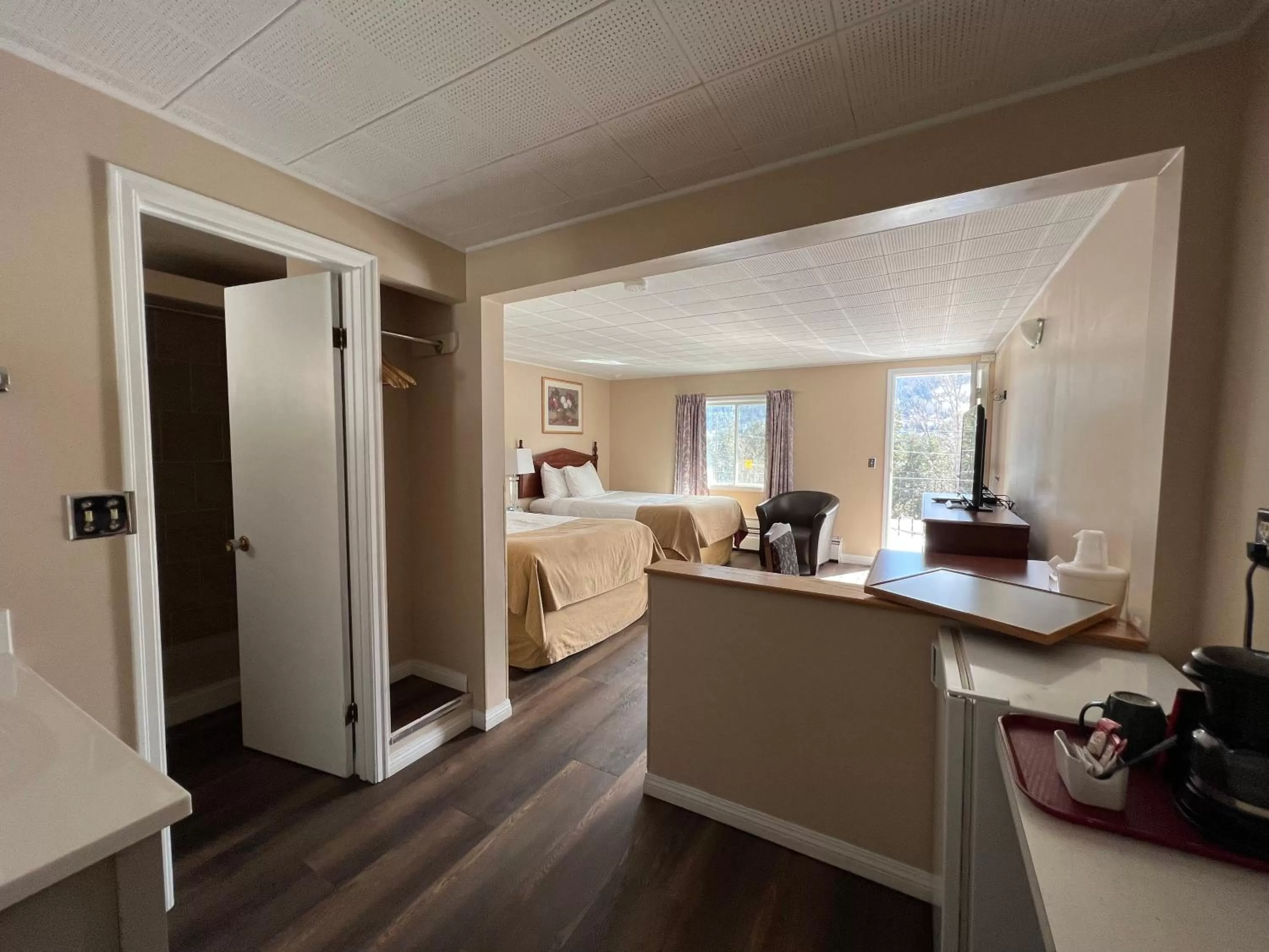 Seating area, Bed in Villa Motel