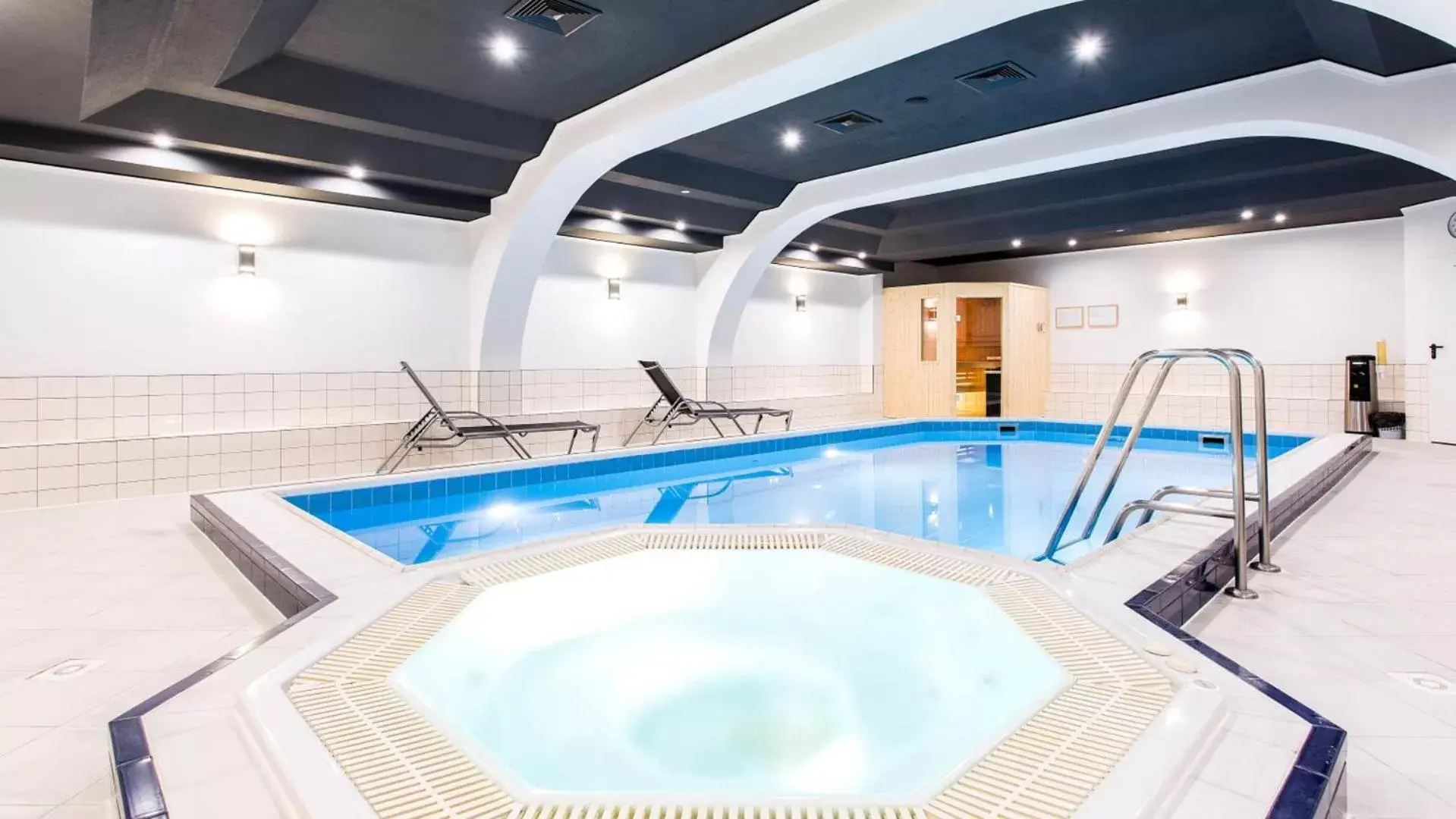 Hot Tub, Swimming Pool in Qubus Hotel Wrocław