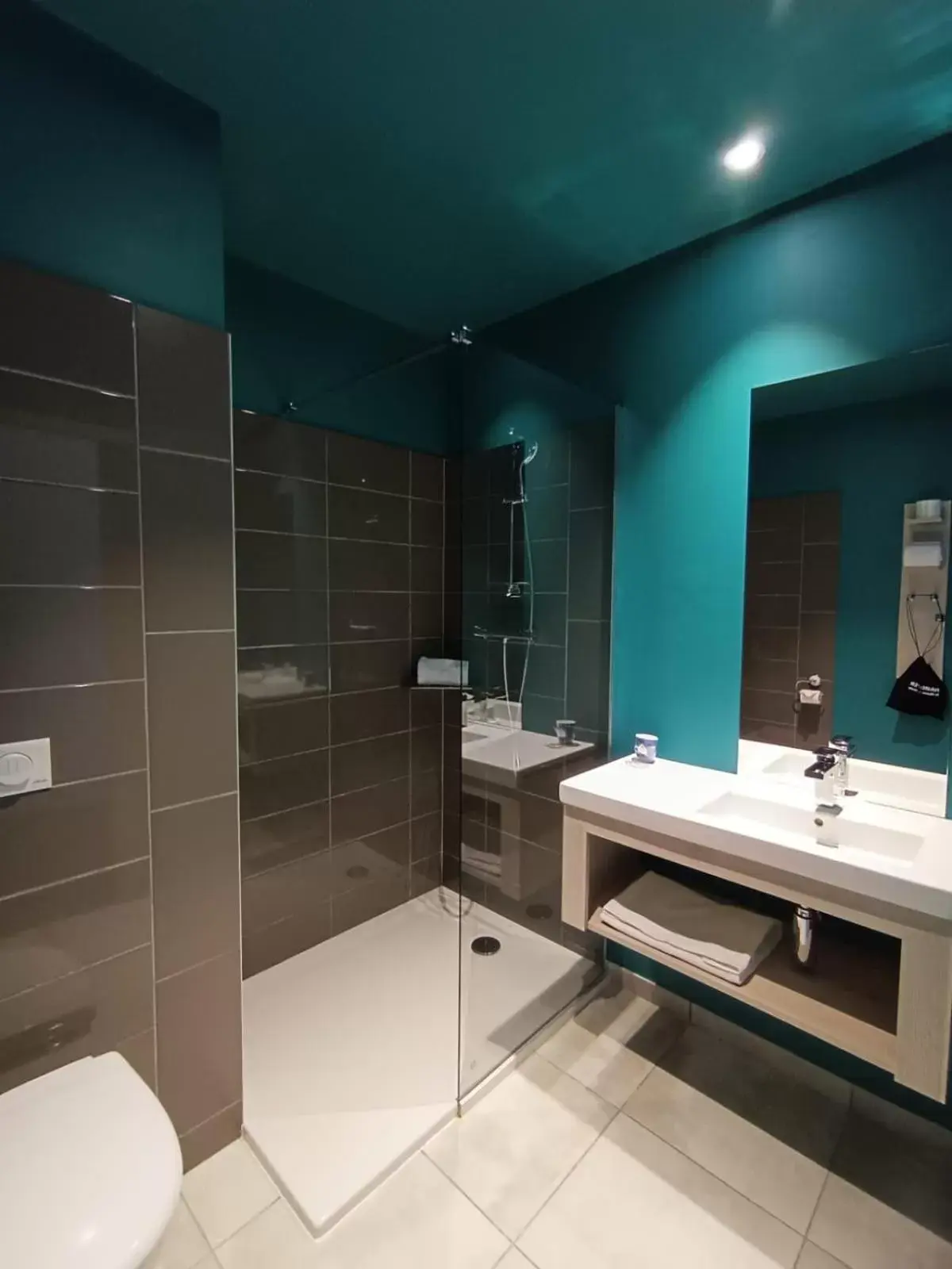 Bathroom in Akena Molinges - La Brocatelle