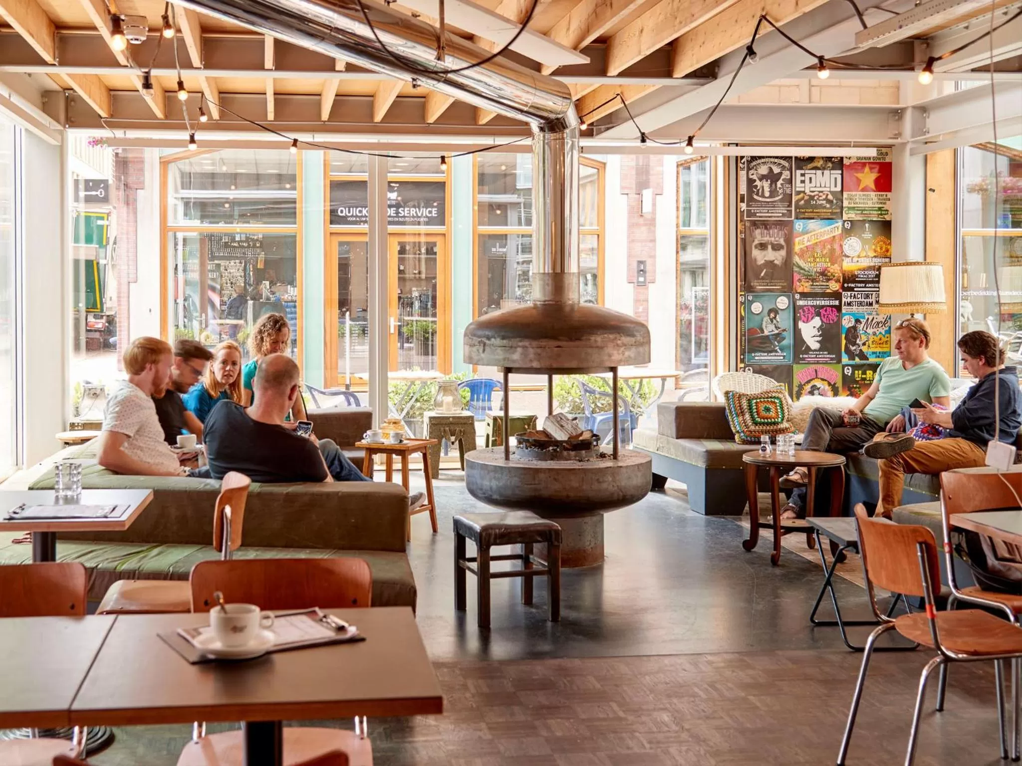 Restaurant/places to eat in Q-Factory Hotel