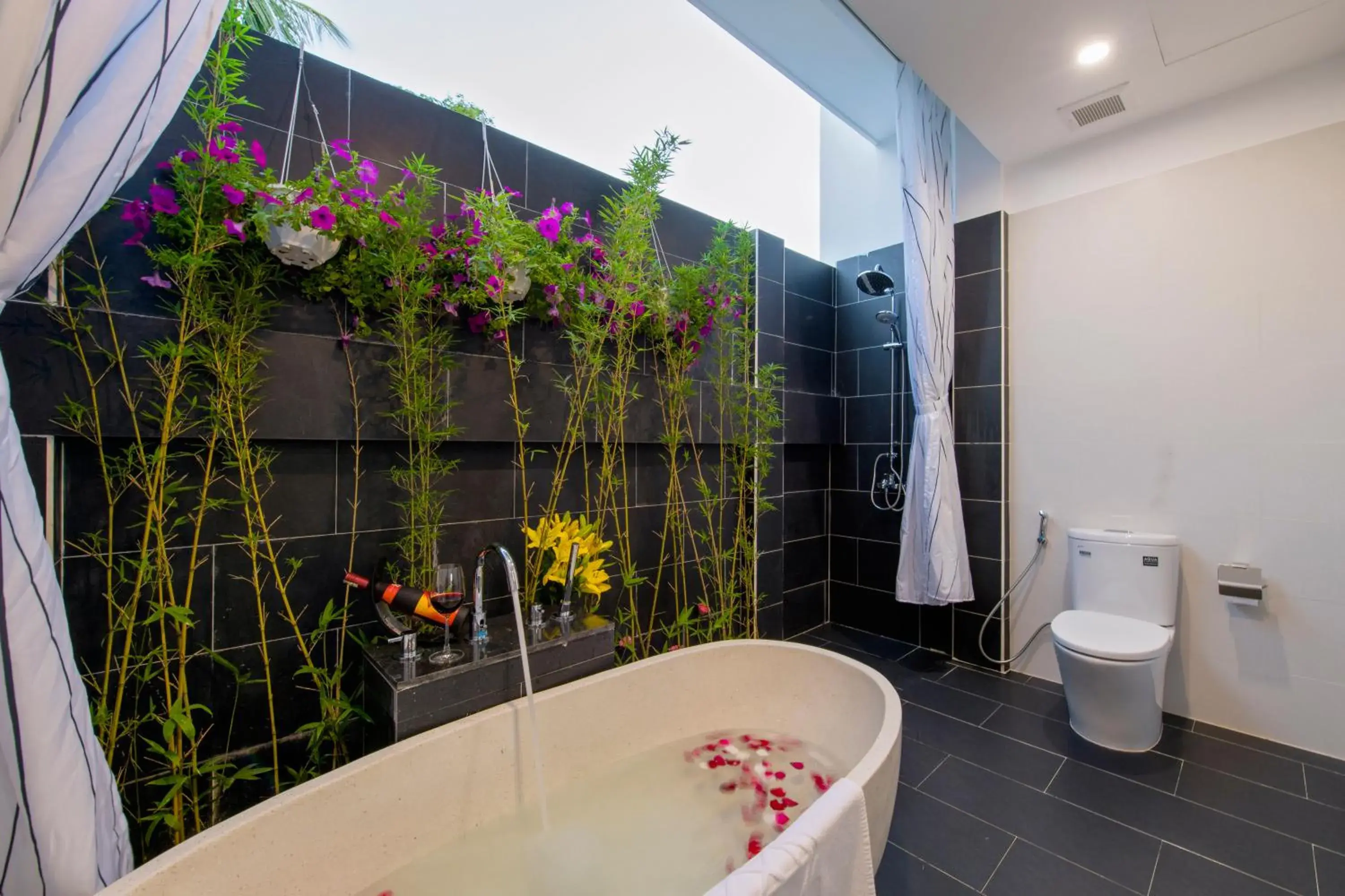 Bathroom in Gem Riverside Hotel Hoi An